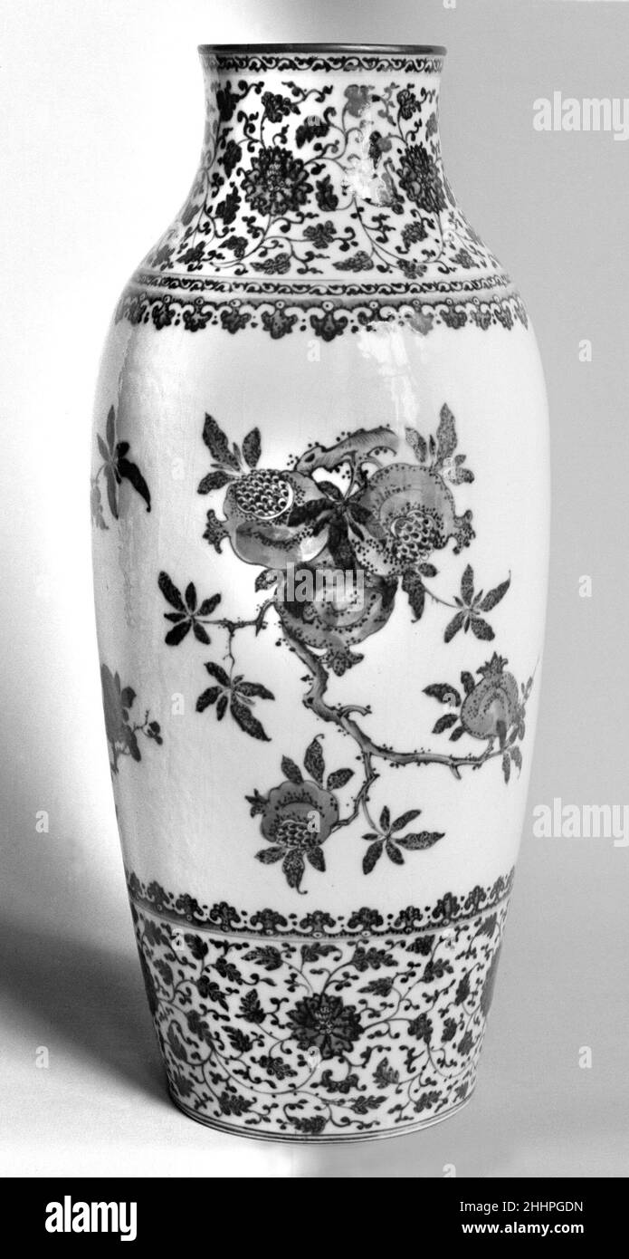 Vase China. Vase. China. Porzellan in Unterglasur blau lackiert. Qing-Dynastie (1644–1911), Kangxi-Periode (1662–1722). Keramik Stockfoto