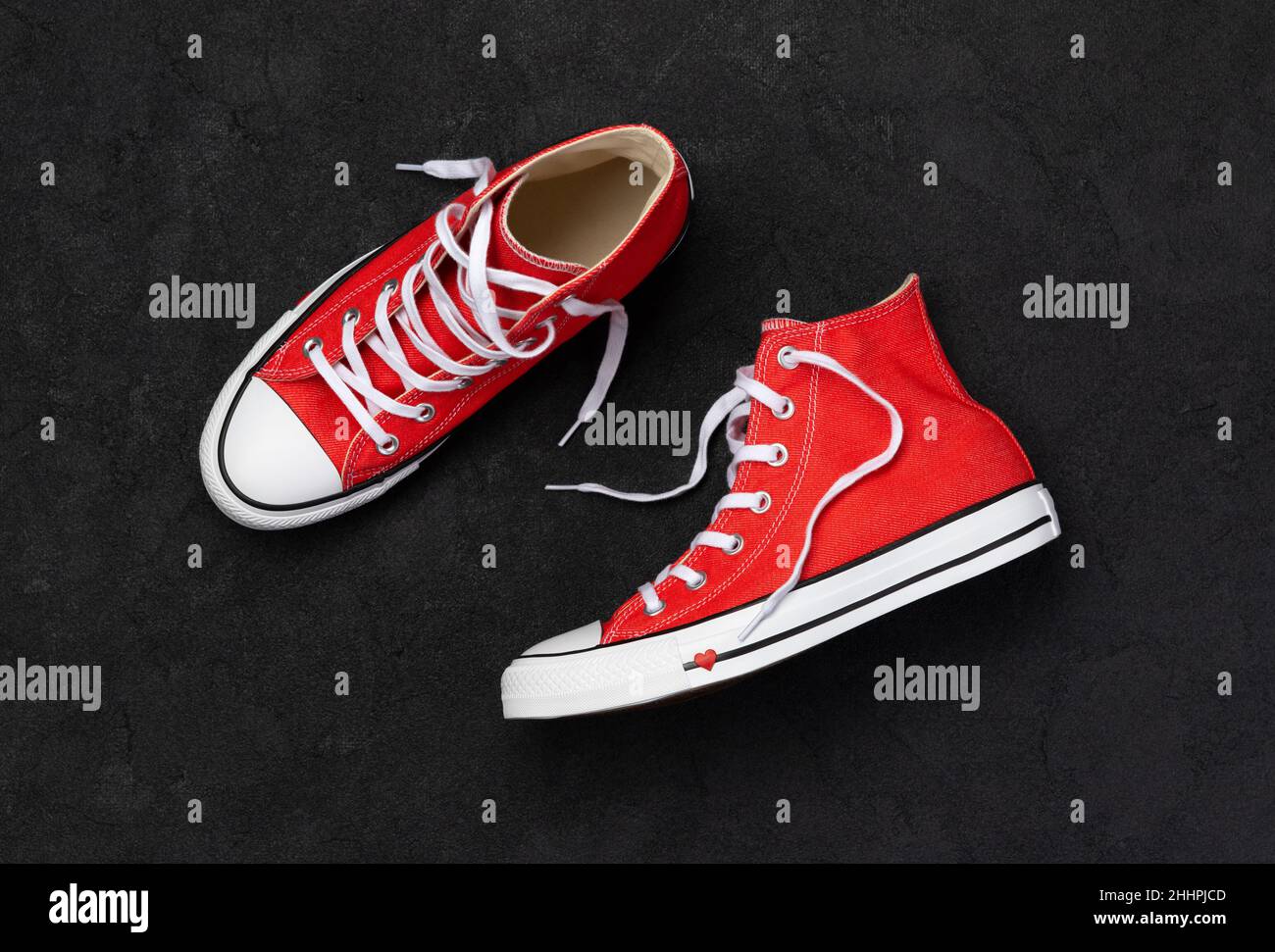 Vorlage mit Sommerschoem auf schwarzem Hintergrund Stockfoto