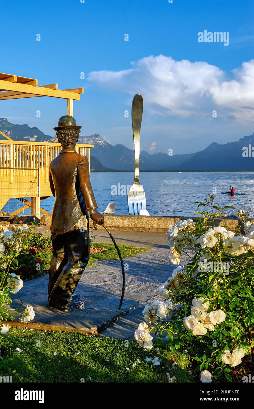 Charlie Chaplin Denkmal und Fork Statue auf Vevey Promenade. Genfer See, Schweiz Stockfoto
