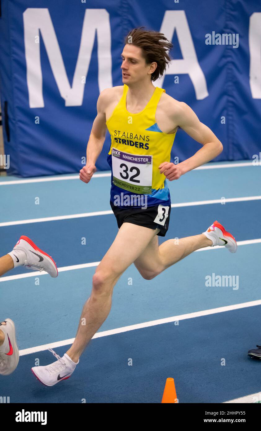 MANCHESTER - ENGLAND 23 JAN 22: James McMurray beim Herrenrennen 1500m bei der Boxx United Manchester Indoor Tour, Manchester Regional Arena, Stockfoto