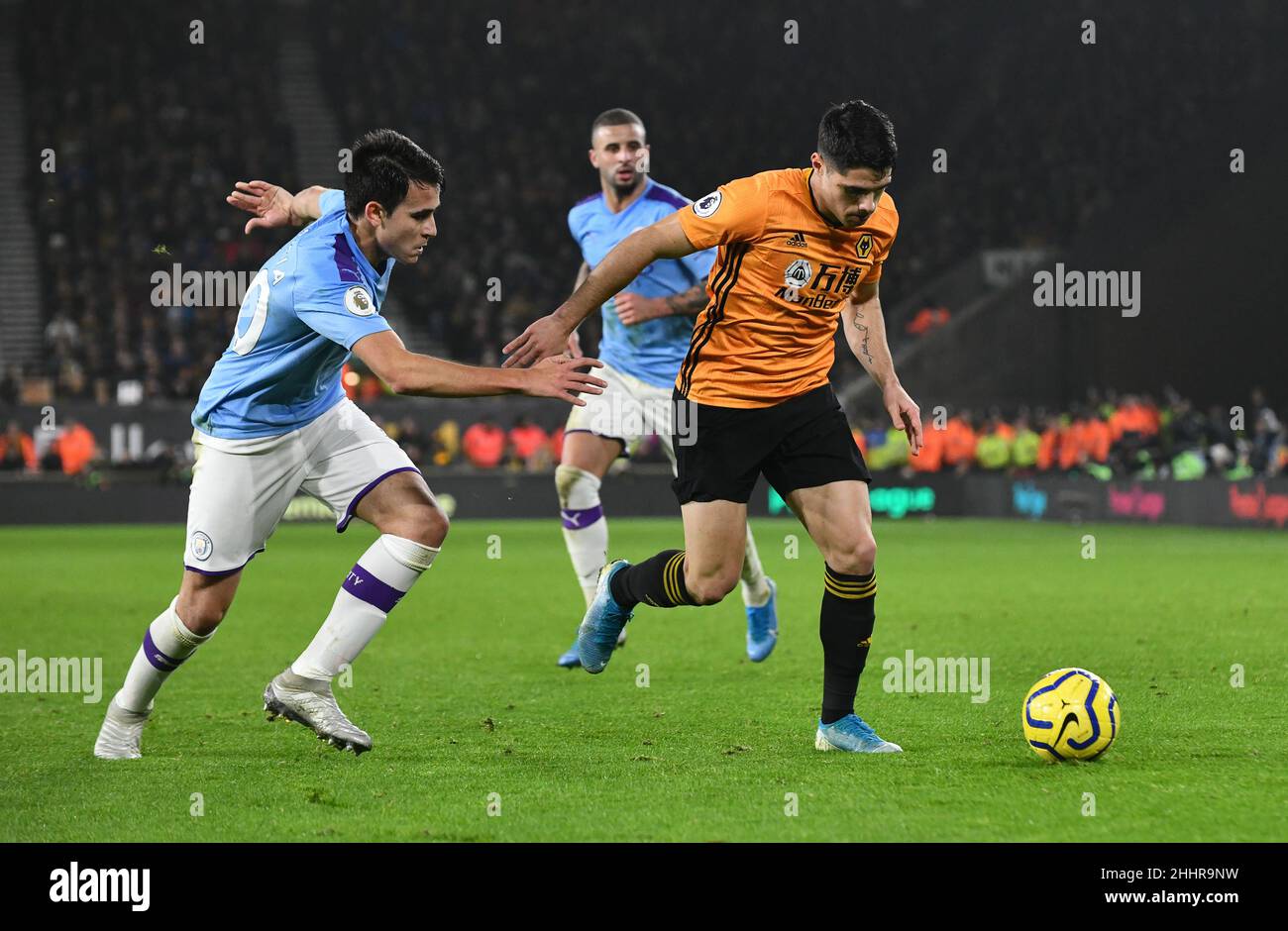 Der Fußballer der Wölfe Pedro Neto und Eric Garcia von City in Aktion Wolverhampton Wanderers gegen Manchester City im Molineux Stadium 27/12/2019 Stockfoto