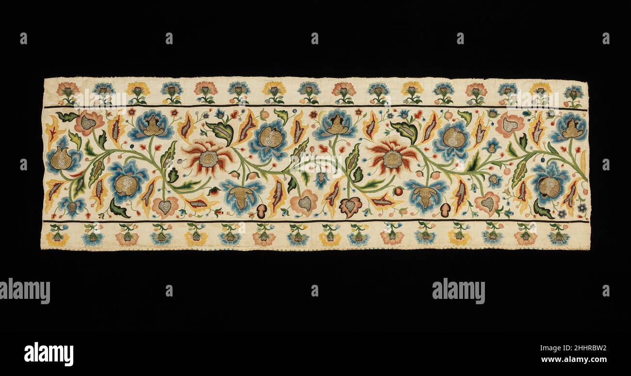 Hemdfragment viertes Viertel 18th Jahrhundert Ukrainisch Dieses Objekt stammt aus der Sammlung von Natalia de Shabelsky (1841-1905), einer russischen Adligen, die gezwungen ist, das zu bewahren, was sie als die verschwindenden Volkstraditionen ihres Heimatlandes wahrnahm. Sie reiste ausgiebig durch Großrußland und sammelte viele schöne Beispiele der Textilkunst der wohlhabenden Bauernklasse. Von den 1870s bis zu seinem Umzug nach Frankreich im Jahr 1902 sammelte Shabelsky eine große Sammlung von aufwendig bestickten handgewebten Haushaltstextilien und opulenten Festkleidung mit reicher Dekoration und aufwendigen Motiven. Der Bach Stockfoto