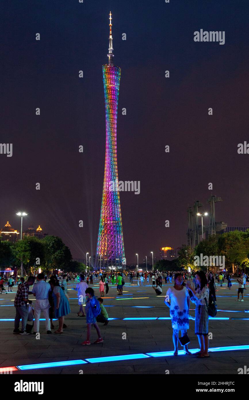 Guangzhou, China - 15 2018. August: Der Canton Tower ist ein 604 Meter (1.982 Fuß) hoher Mehrzweck-Aussichtsturm im Bezirk Haizhu der Stadt Stockfoto