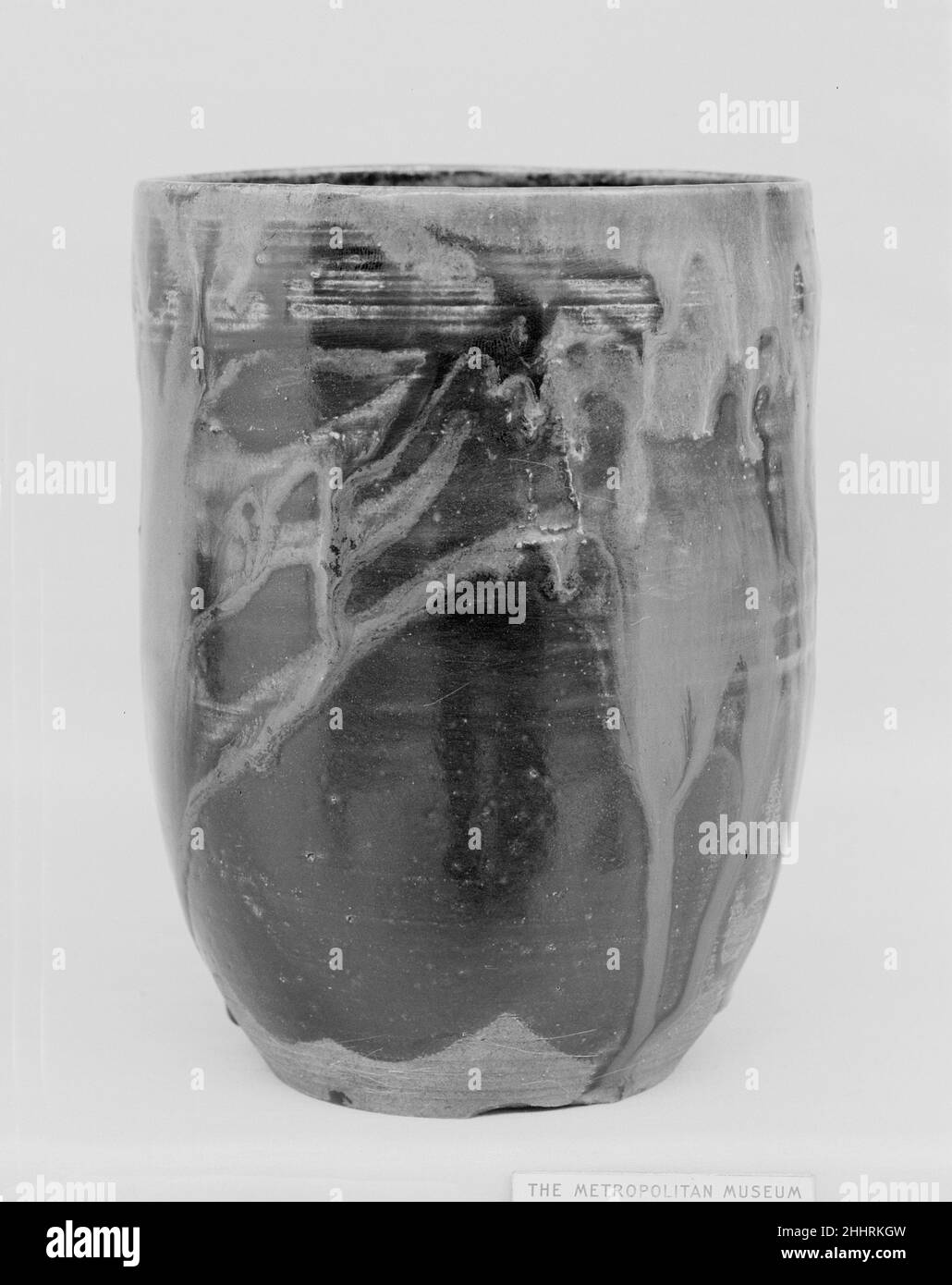 Wasserkessel 19th Jahrhundert Japan. Wassertopf. Japan. 19th Jahrhundert. Ton mit Salzglasur und dicke Glasur in Streifen (Takatori Ware) bedeckt. Momoyama (1573–1615) oder Edo-Periode (1615–1868). Keramik Stockfoto