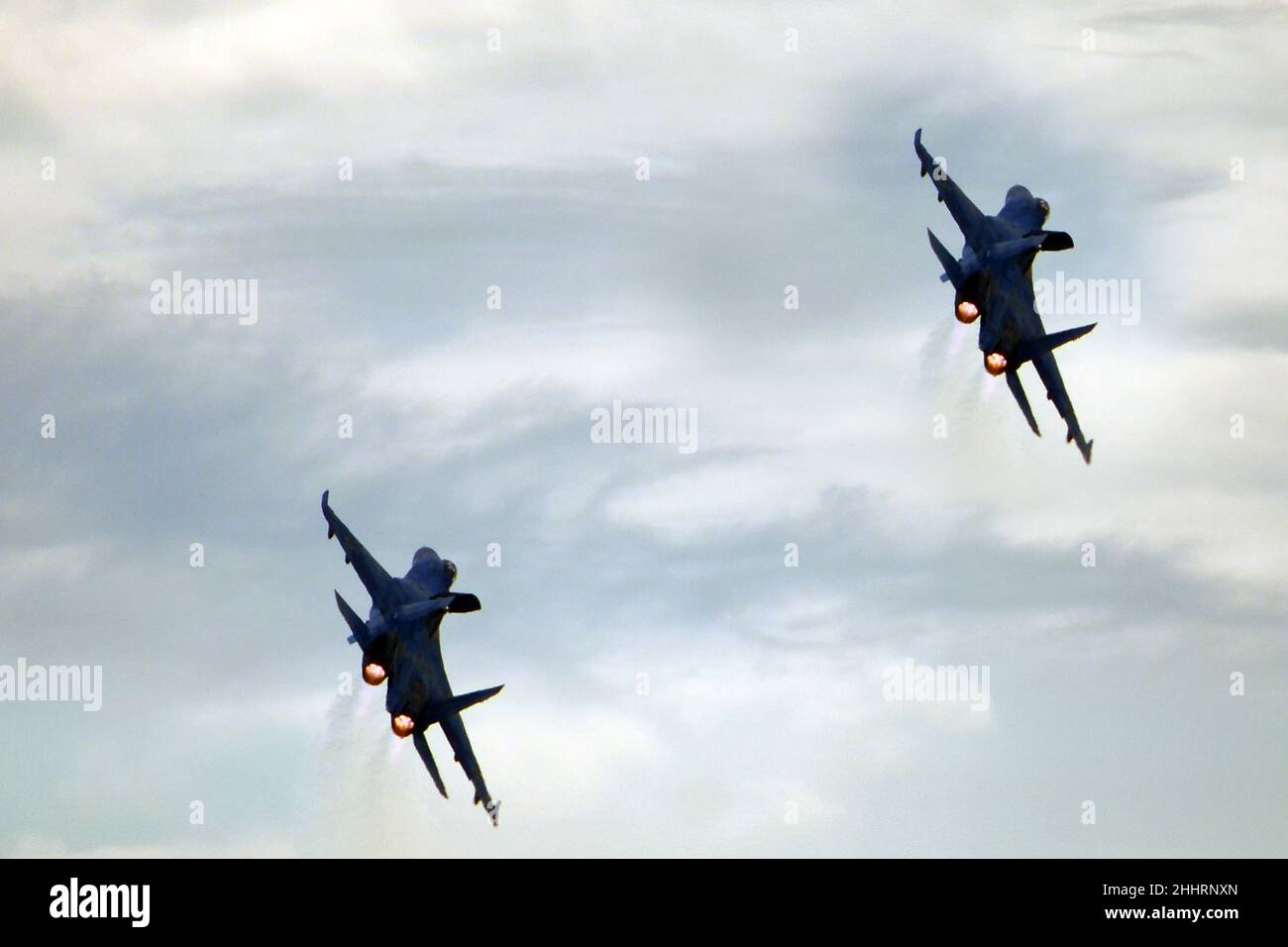 Ukrainische Luftstreitkräfte, Suchoi Su-27 Flanker, überschallende Militärflugzeuge krachen aus dem Vasylkiv-Luftwaffenstützpunkt, dem Geist von Kiew, Ukraine Stockfoto