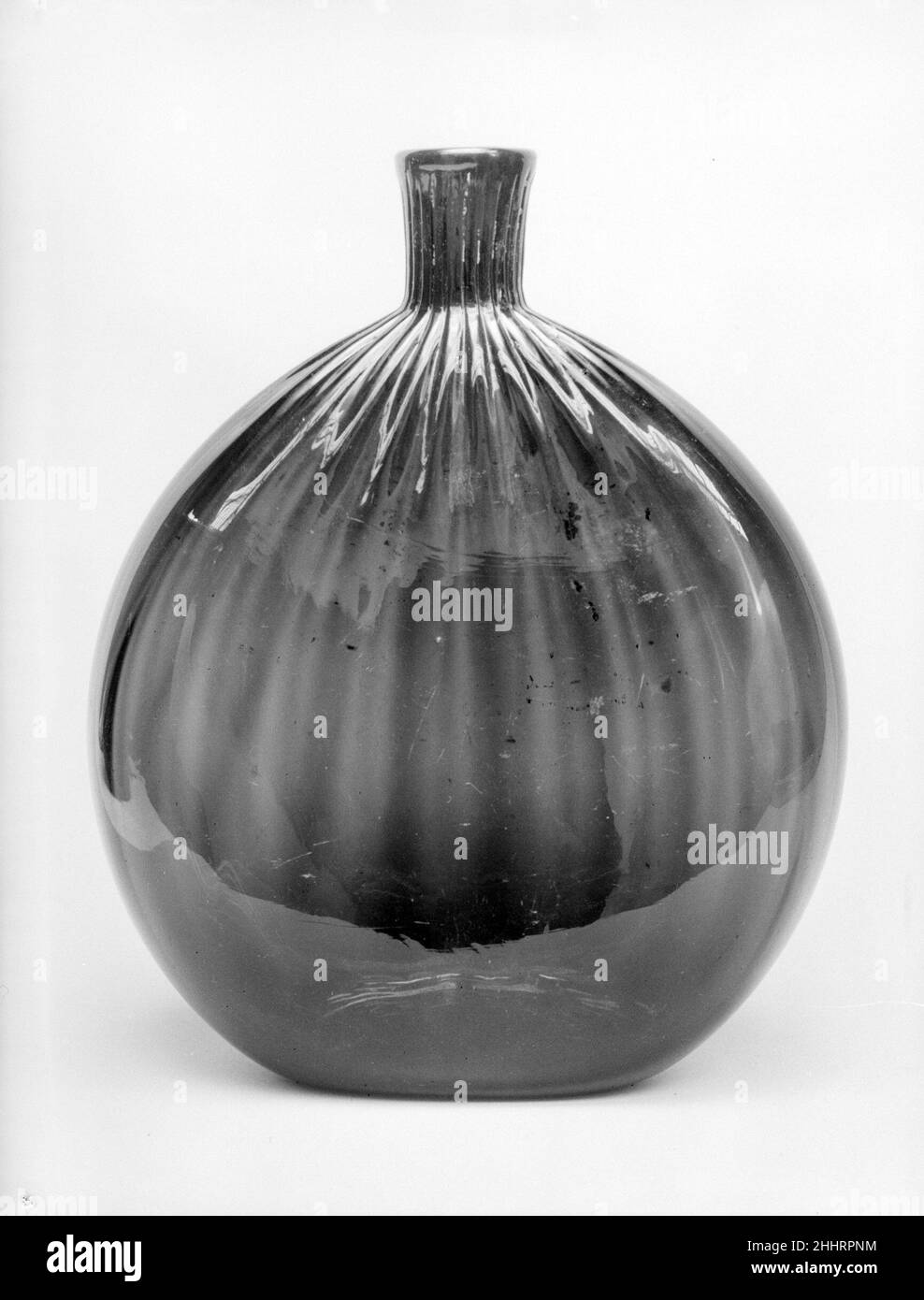 Kolben 1820–40 Amerikanisch. Kolben. Amerikanisch. 1820–40. Mundgeblasenes, gemustertes Glas. Hergestellt in Midwest, USA Stockfoto