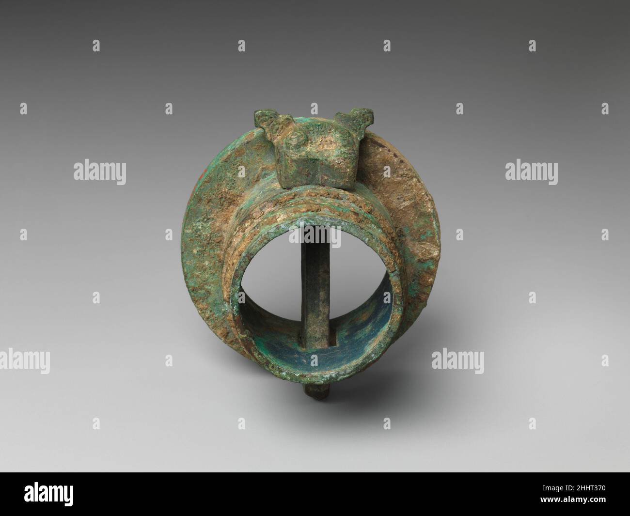 Wagenachskappe und linchpin 6th–5th Jahrhundert v. Chr. China. Achskappe und Linchpin 61058 des Streitwagens Stockfoto