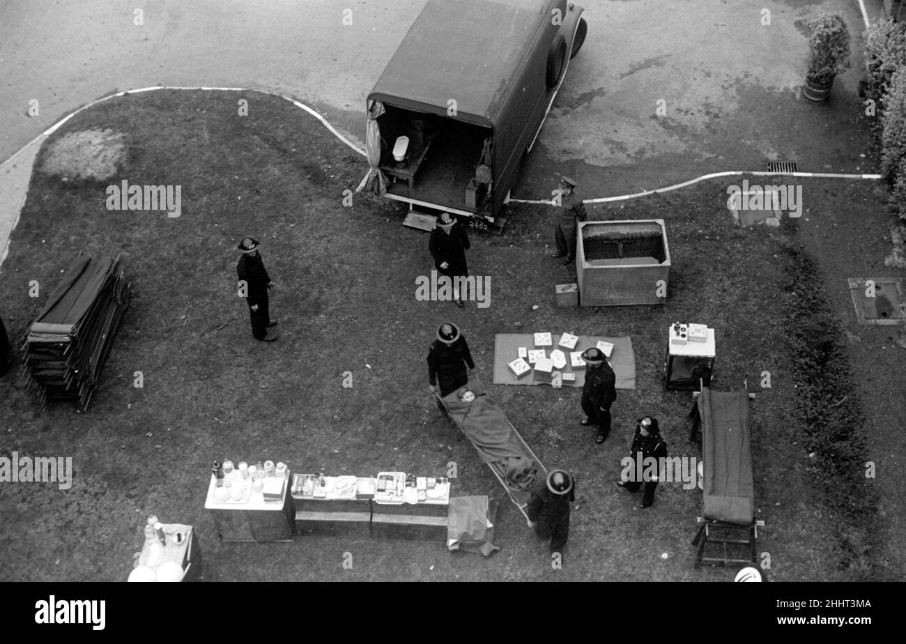 Alfieri. FAP-Aufseher (erste-Hilfe-Posten) haben während der Invasionsübungen, Kingston, London, einen erste-Hilfe-Posten eingerichtet. 25th. Oktober 1942. L190 Stockfoto