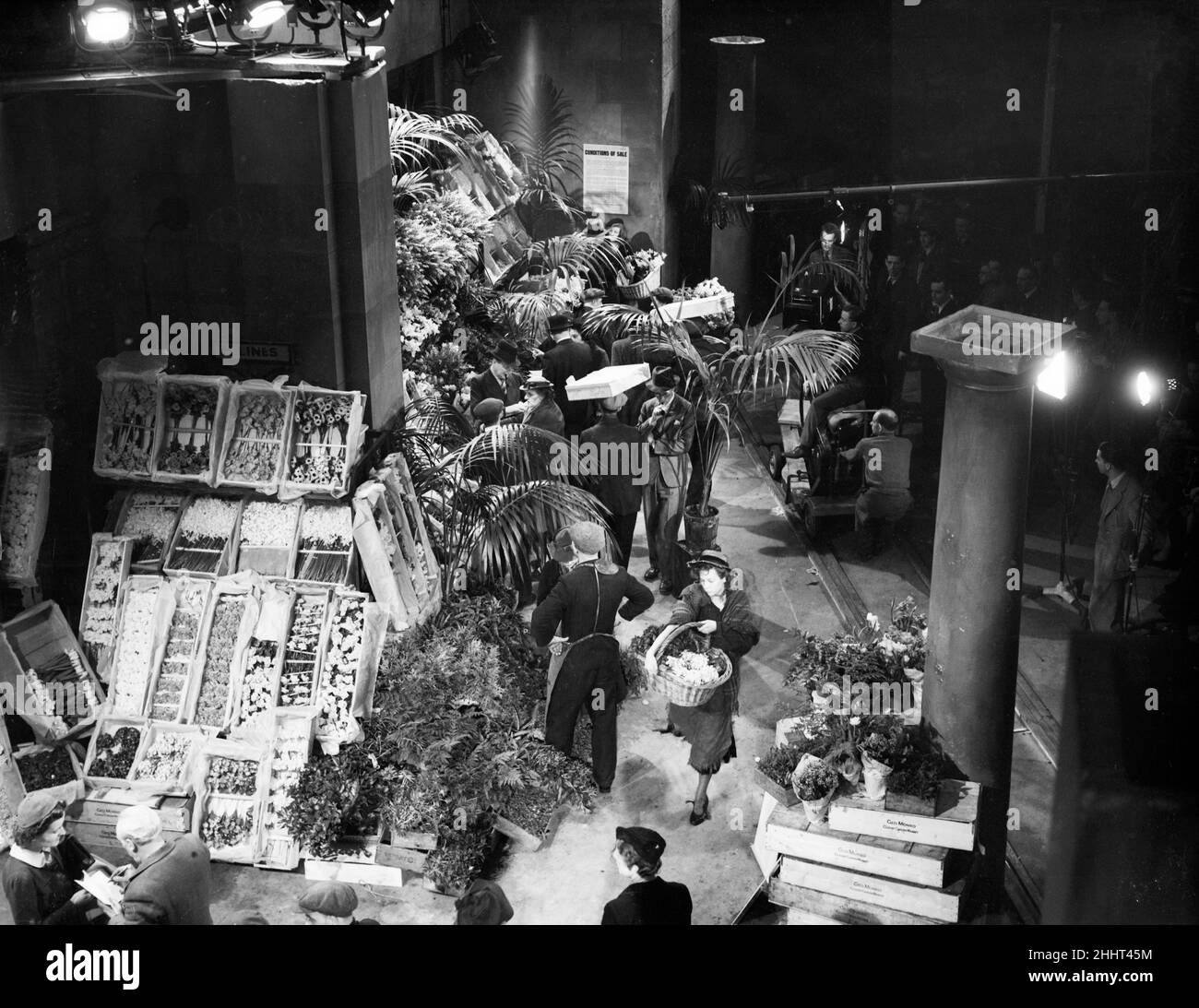 Dreharbeiten zu Pygmalion, Regie: Anthony Asquith und Leslie Howard, in den Pinewood Studios, London, England, 20th. März 1938. Unser Bild zeigt, Nachbildung des Covent Garden Sets. Stockfoto