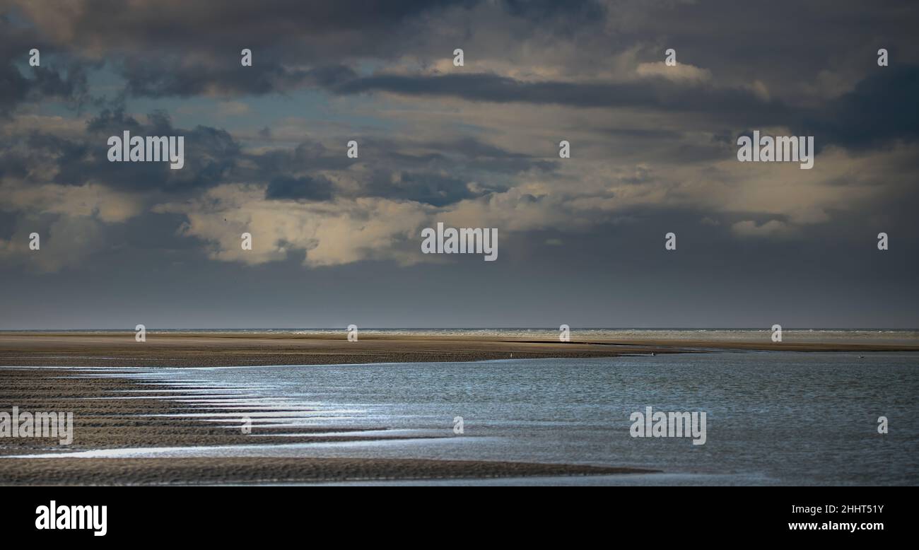 Ciel chargé en Bord de mer, baie de Somme Stockfoto