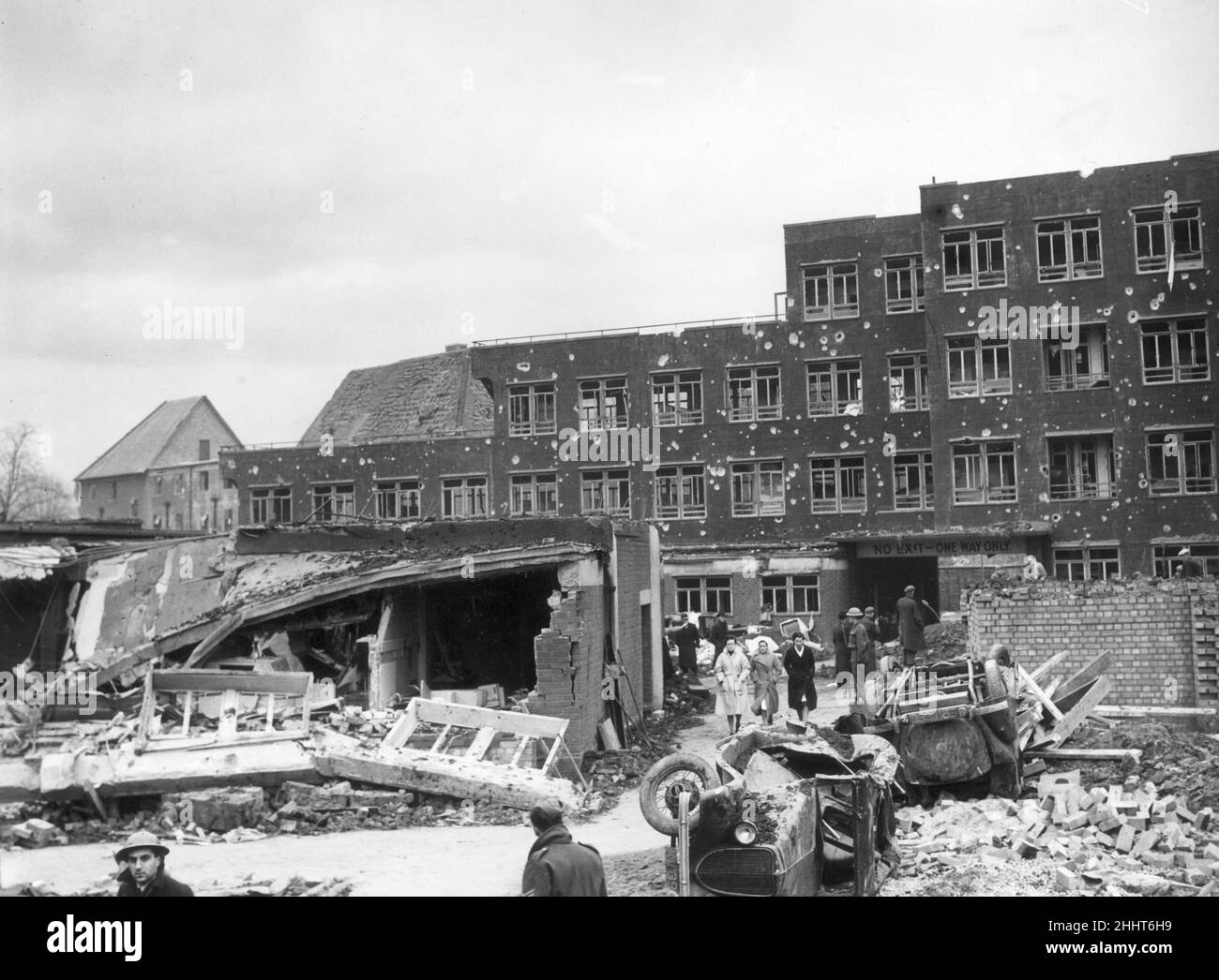 Ein Blick auf das stark beschädigte Hosital von Coventry und Warwick, nachdem die Stadt während des Zweiten Weltkriegs von der deutschen Luftwaffe bei einem Luftangriff angegriffen wurde. 10th. April 1941. Stockfoto