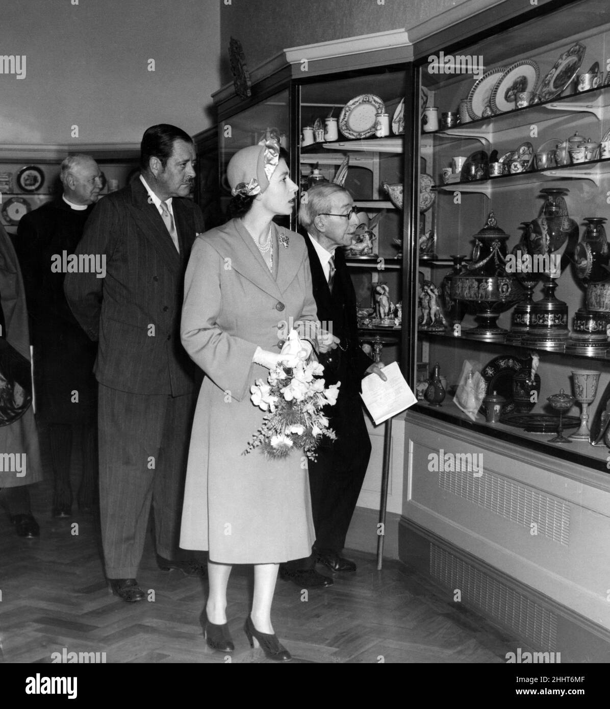 Prinzessin Elizabeth (später Königin Elizabeth II.) bei einem Besuch in Royal Worcester, West Midlands. 8th. Juni 1951. Stockfoto