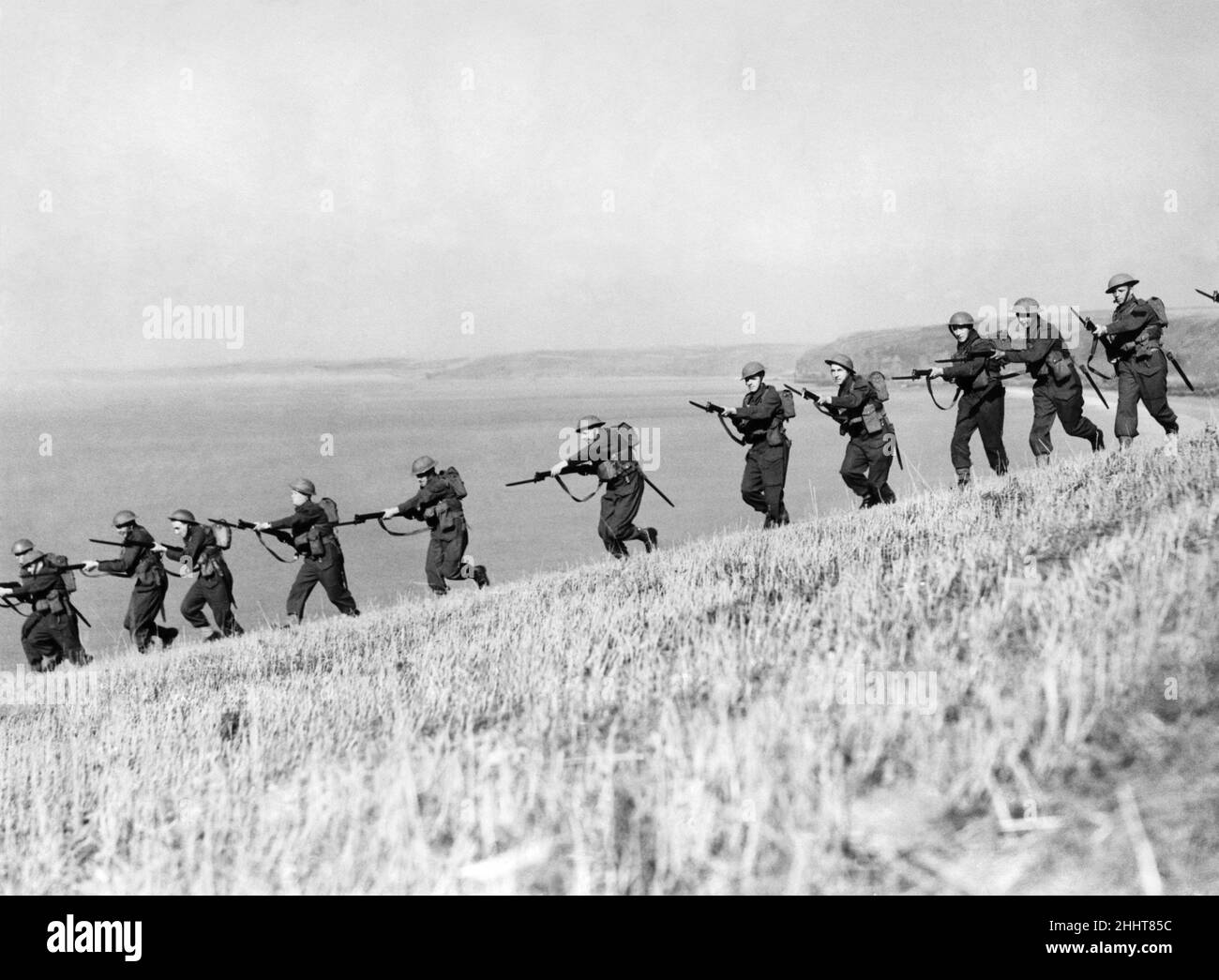 Armeestraining. Truppen, die für eine Bajonettladung trainieren. November 1940 P014901 Stockfoto