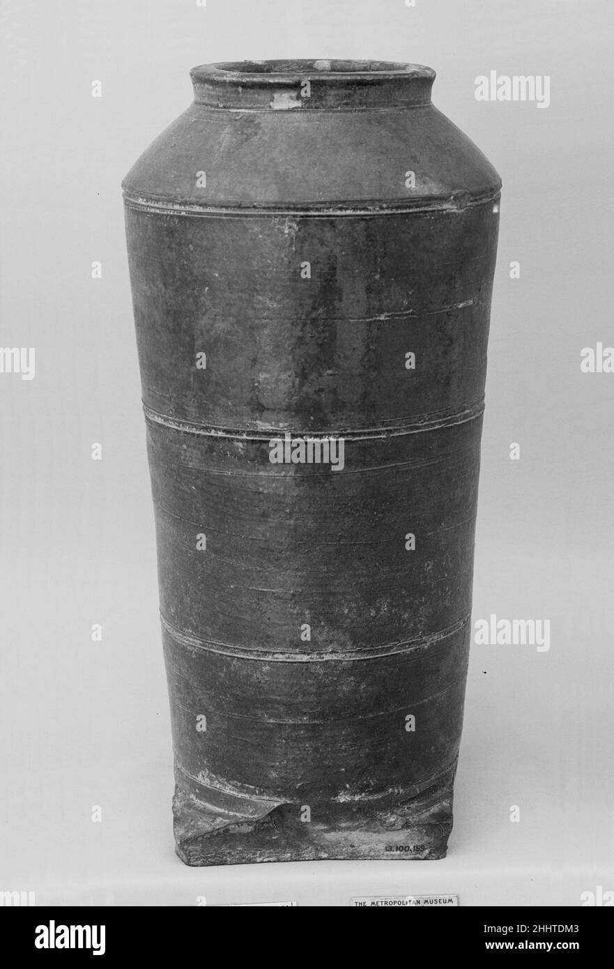 Leichenhalle In China. Leichenhalle Urne. China. Steingut. Han-Dynastie (206 v. Chr.–n. Chr. L 220, S. Keramik Stockfoto