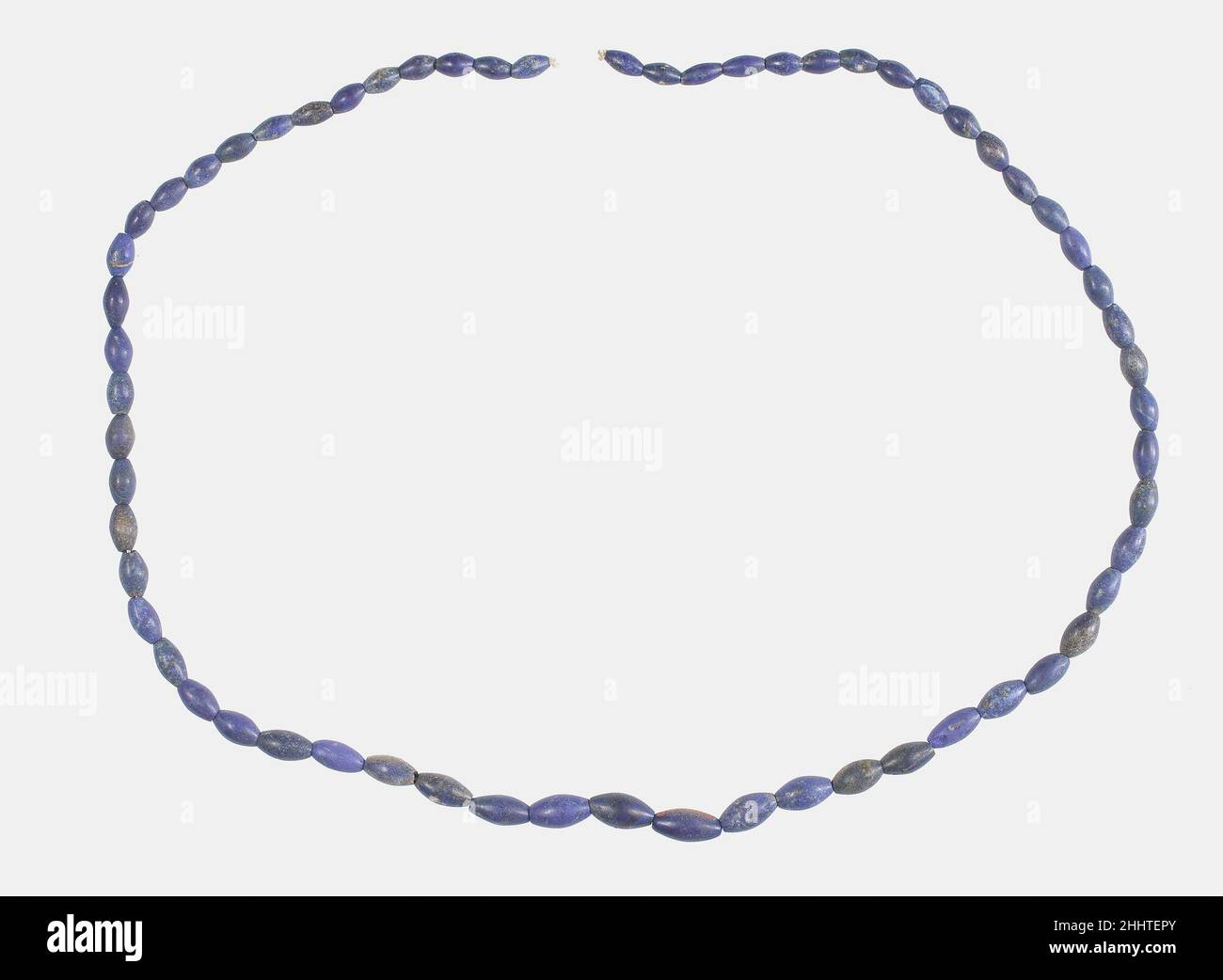 Hepy, Perlenschnur ca. 1950–1885 v. Chr. Mittleres Königreich. Hepy, Perlenschnur. Ca. 1950–1885 V. CHR. Lapislazuli. Reich Der Mitte. Aus Ägypten, Memphit-Region, Lisht South, Grab westlich des Grabes von Senwosretankh, Grube 3, Begräbnis von Hepy, MMA-Ausgrabungen, 1933–34. Dynastie 12, Anfang Mitte Stockfoto