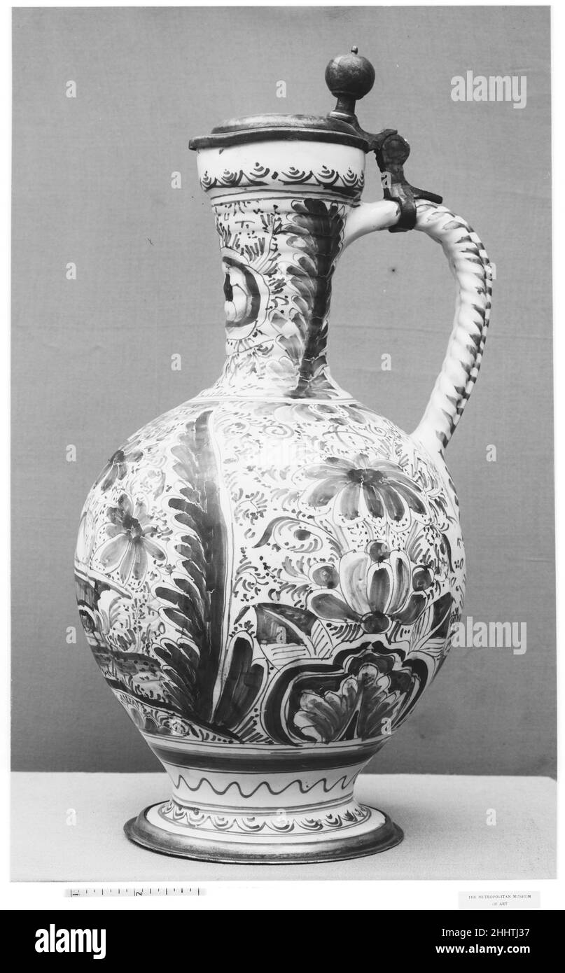 Krug erste Hälfte 18th Jahrhundert Deutsch, Nürnberg. Kanne. Deutsch, Nürnberg. Erste Hälfte 18th Jahrhundert. Zinnglasierte Steingut; Zinn. Keramik-Keramik Stockfoto