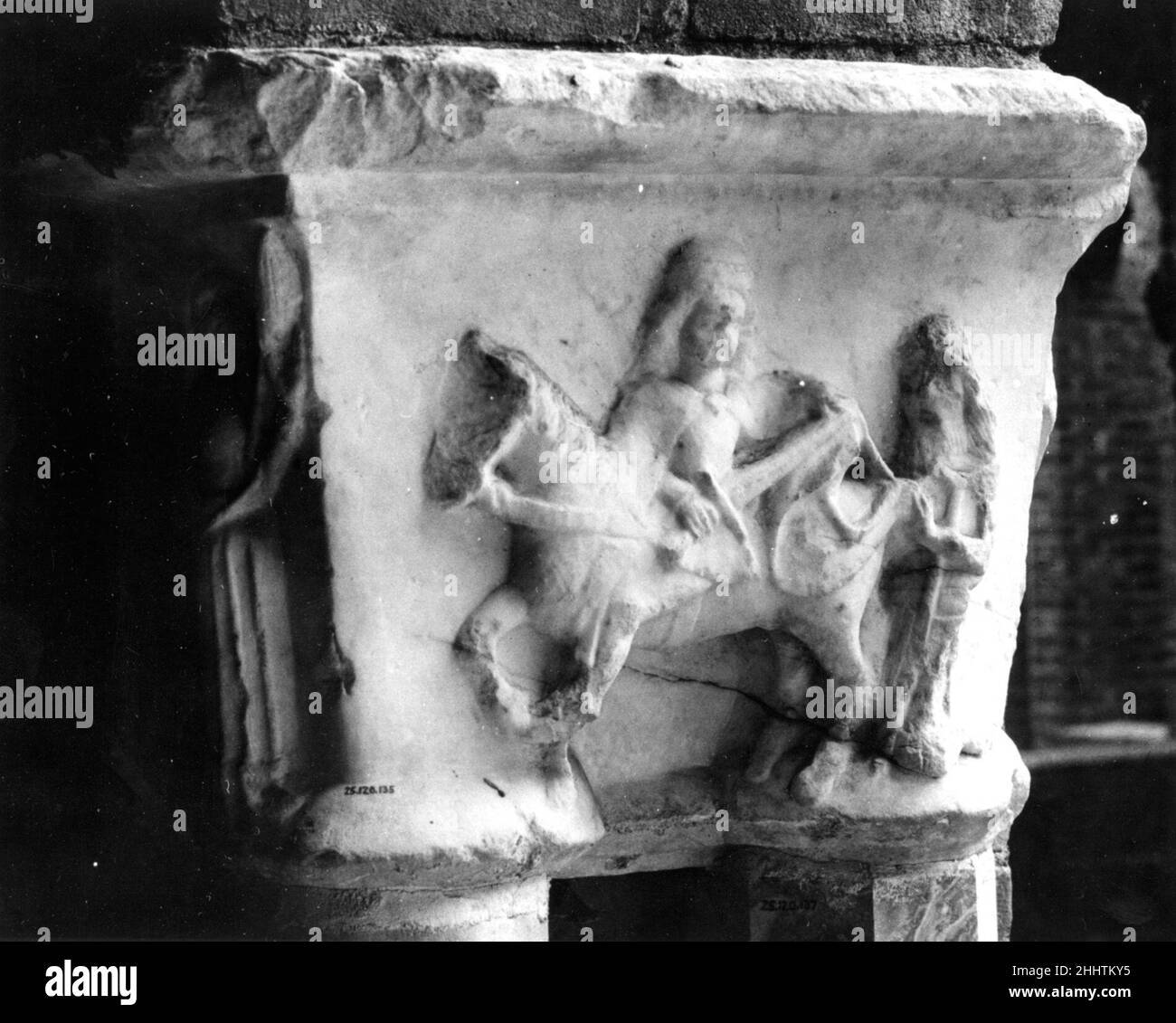 Verlobt Double Captial Ende 15th Jahrhundert Französisch. Doppelkapital Aktiviert. Französisch. Ende des 15th. Jahrhunderts. Marmor. Hergestellt in den Pyrenäen, Frankreich Stockfoto