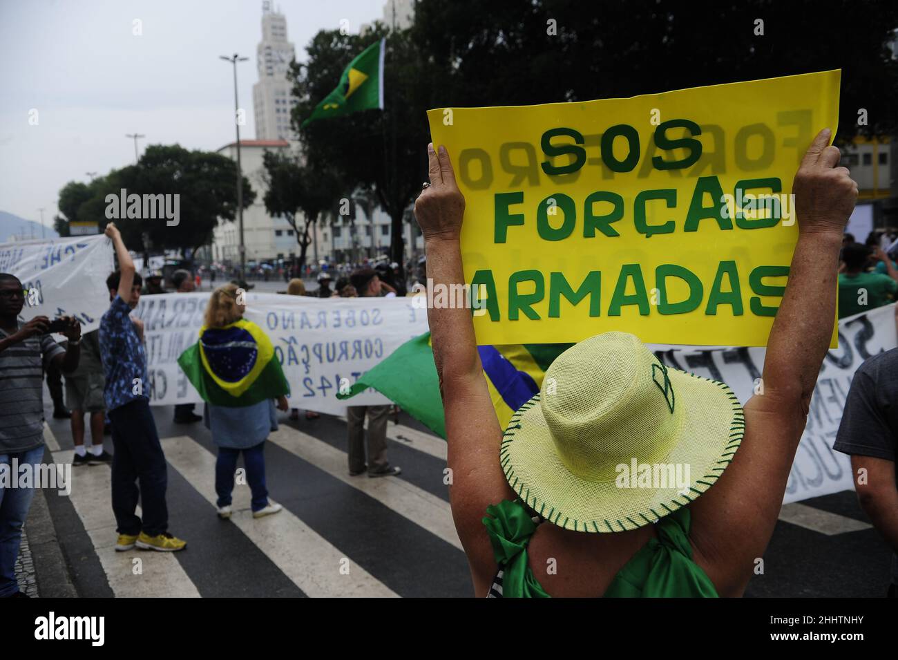 Das brasilianische Volk protestiert am Unabhängigkeitstag für eine Militärintervention, eine Diktatur-Regierung, die auf der Straße marschiert Stockfoto