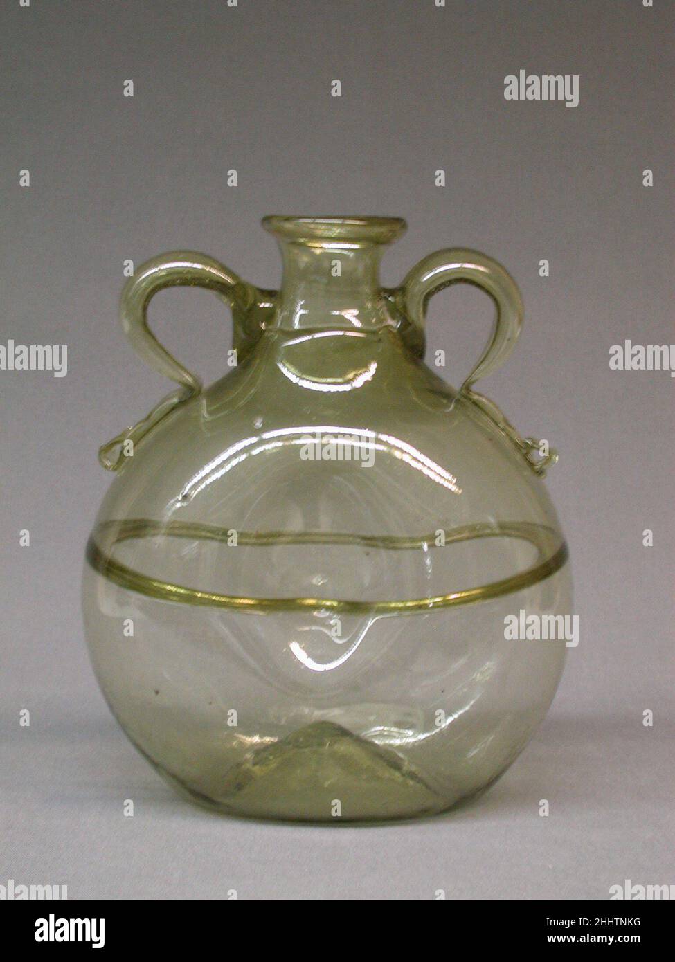 Pilgerflasche 17th–18th Jahrhundert Spanisch. Pilgerflasche. Spanisch.  17th–18th Jahrhundert. Glas. Glas Stockfotografie - Alamy