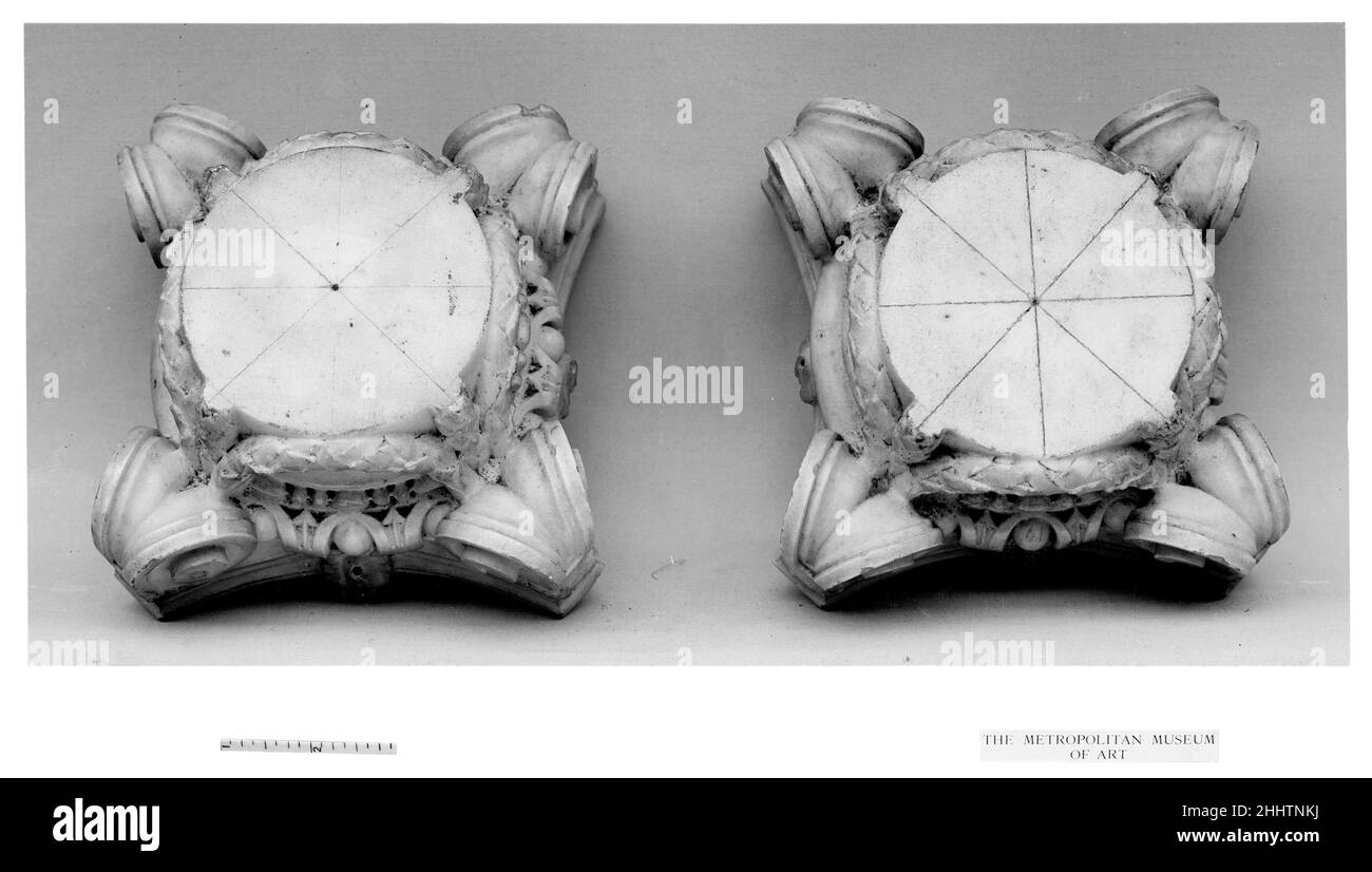 Capital (eins von einem Paar) 18th Jahrhundert Französisch. Kapital (eines von einem Paar). Französisch. 18th Jahrhundert. Weißer Marmor. Skulptur-Architektur Stockfoto