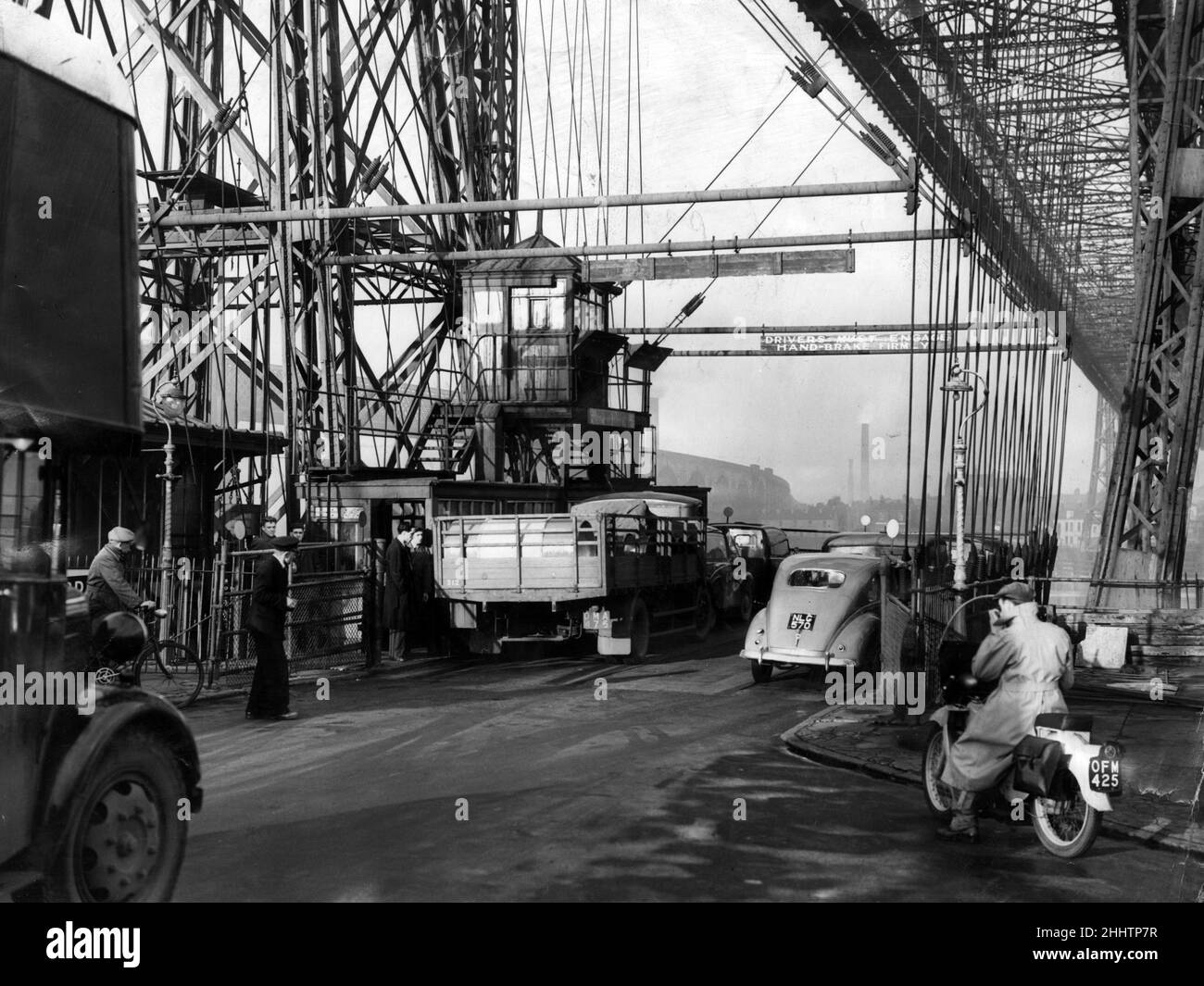 Fahrt über die Widnes Bridge nach Childwall, Liverpool. 25th. November 1953. Stockfoto