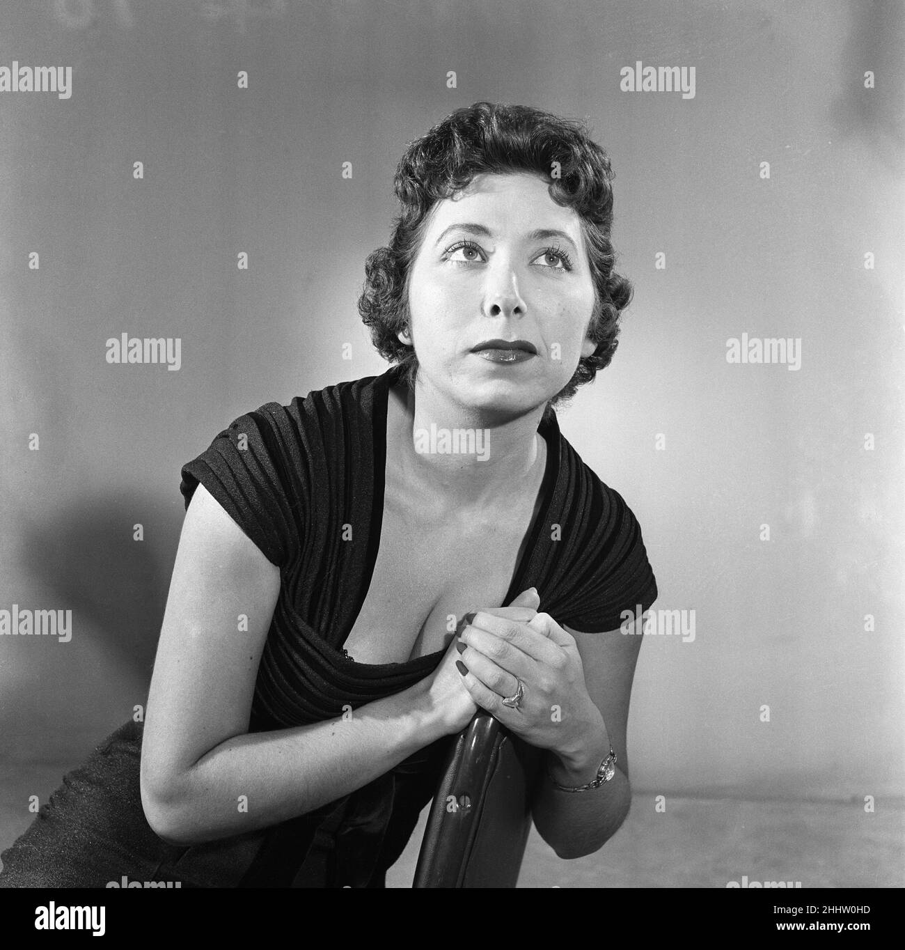 Die Schriftstellerin Roberta Leigh. 13th. Dezember 1954. Stockfoto