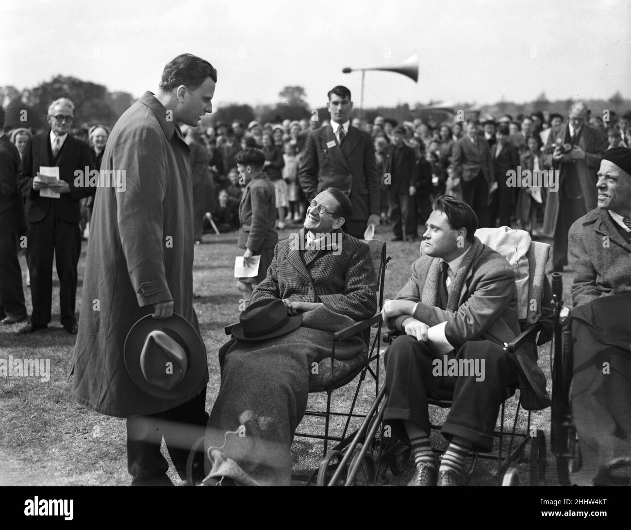 Der amerikanische Evangelist Billy Graham besucht Dagenham in Essex, um während seines Besuchs in England am Sonntag, dem 15th. Mai 1955, eine Rede zu halten. Stockfoto