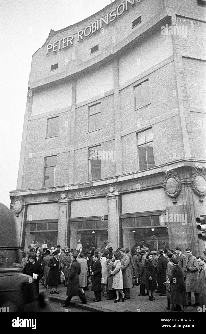 Szenen aus dem Schaufenster des Kaufhauses von Peter Robinson, London.der Laden von Peter Robinson befand sich in der Oxford Street 200-236. Ca. 1946 Stockfoto