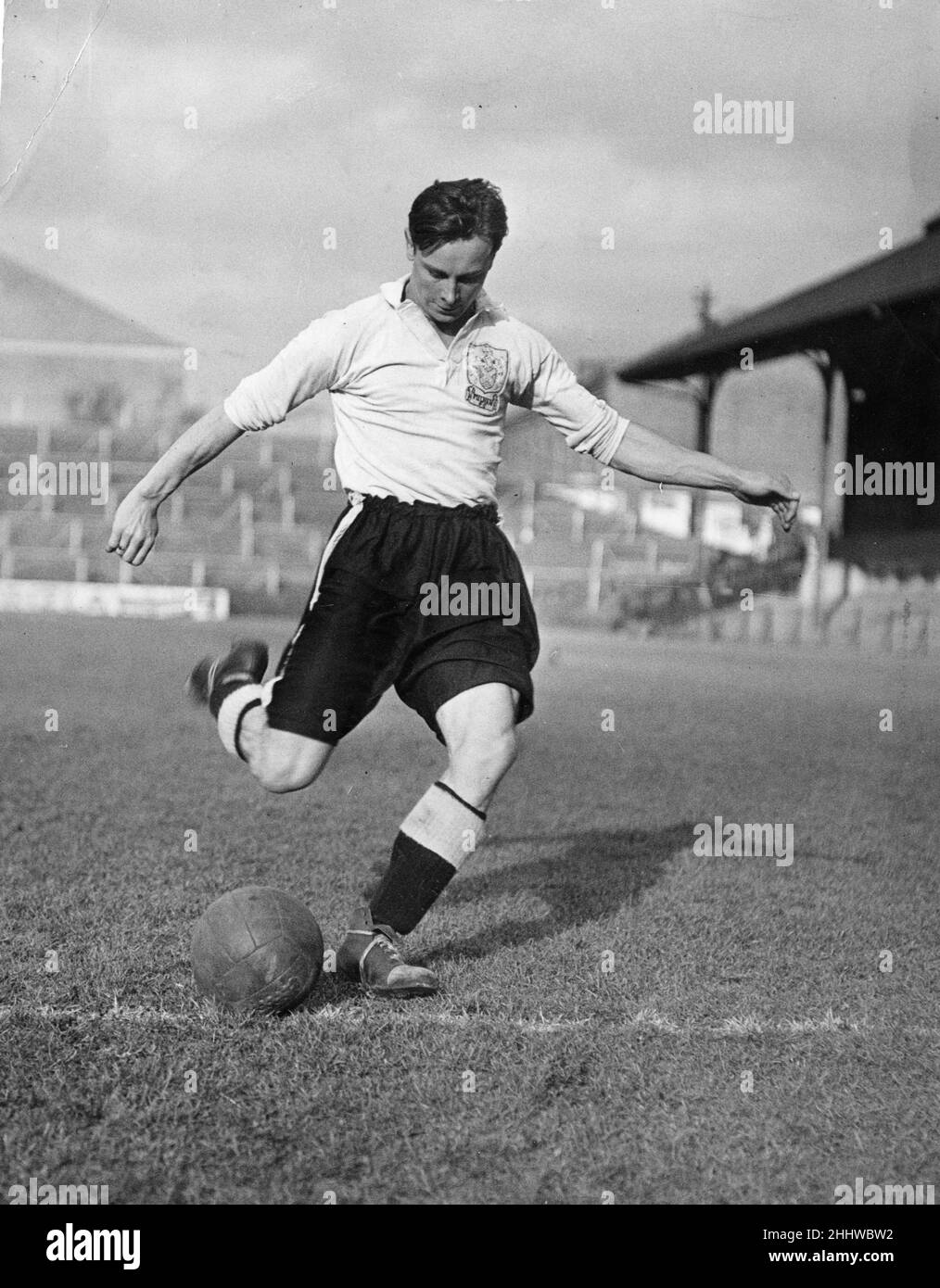 Bedford Jezzard Fulham Fußballspieler, innen links, während des Trainings im Craven Cottage im Januar 1949 abgebildet. Stockfoto