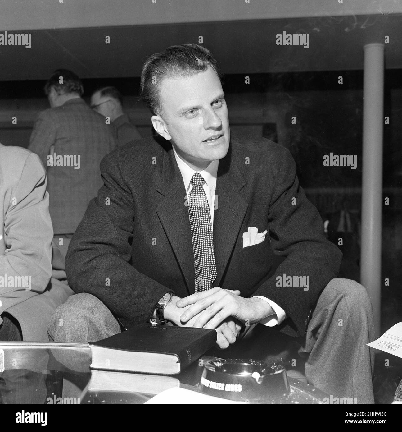 Billy Graham, der amerikanische Evangelist, stellte sich bei seiner Ankunft in Southampton vor, um seinen dreimonatigen Kreuzzug in London zu beginnen. 23rd. Februar 1954. Stockfoto