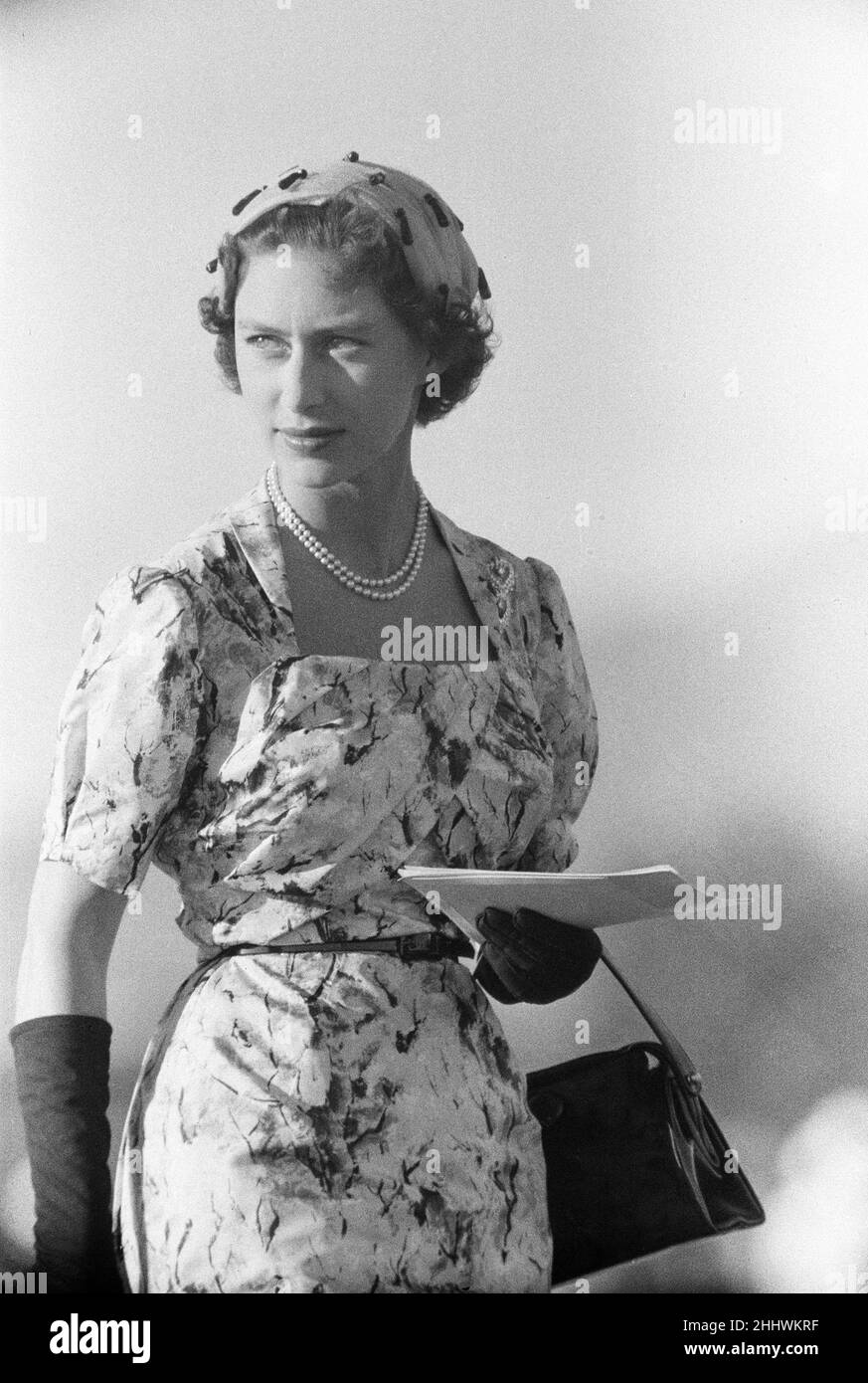 Prinzessin Margaret besucht Militärparade im Up-Park Camp, Jamaika, bei der ihre Königliche Hoheit das Jamaika-Regiment inspizierte und am Montag, 12th. Februar 1955, den Gruß beim Trooping der Farbe nahm. Stockfoto