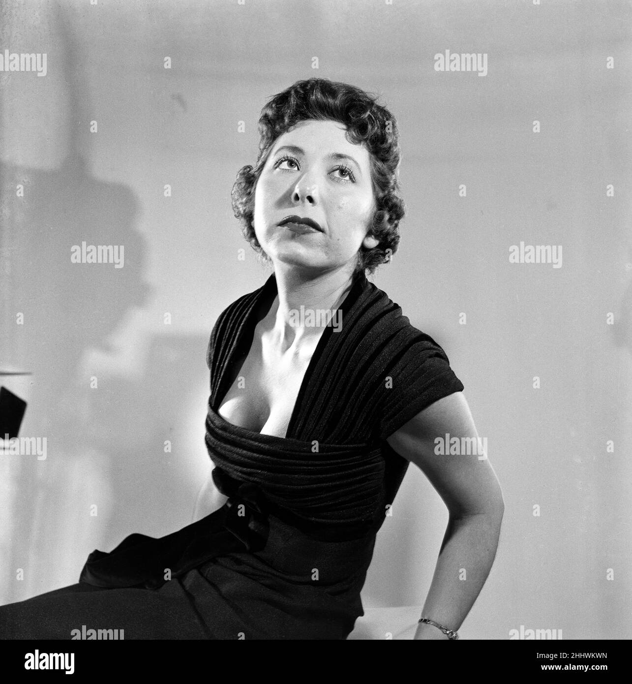 Die Schriftstellerin Roberta Leigh. 13th. Dezember 1954. Stockfoto