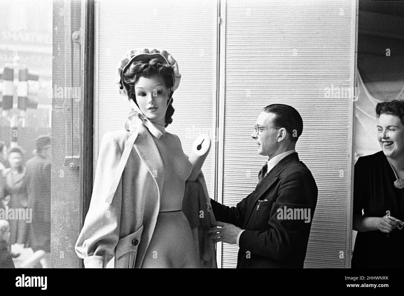 Szenen aus dem Schaufenster des Kaufhauses von Peter Robinson, London.der Laden von Peter Robinson befand sich in der Oxford Street 200-236. Ca. 1946 Stockfoto
