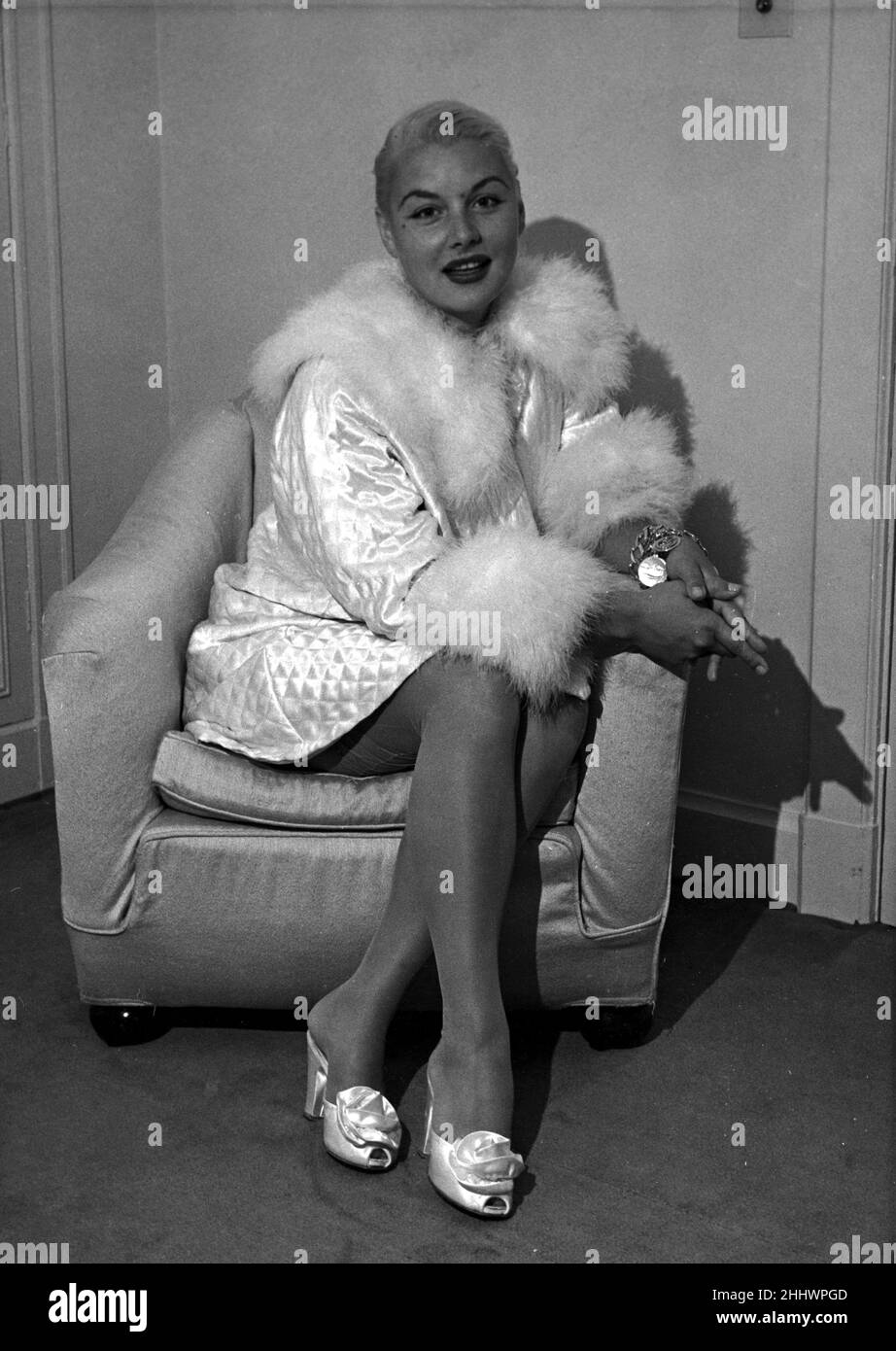 Die amerikanische Filmschauspielerin Barbara Payton in ihrem Hotelzimmer in London. 25th Juli 1952 C3740/6 Stockfoto