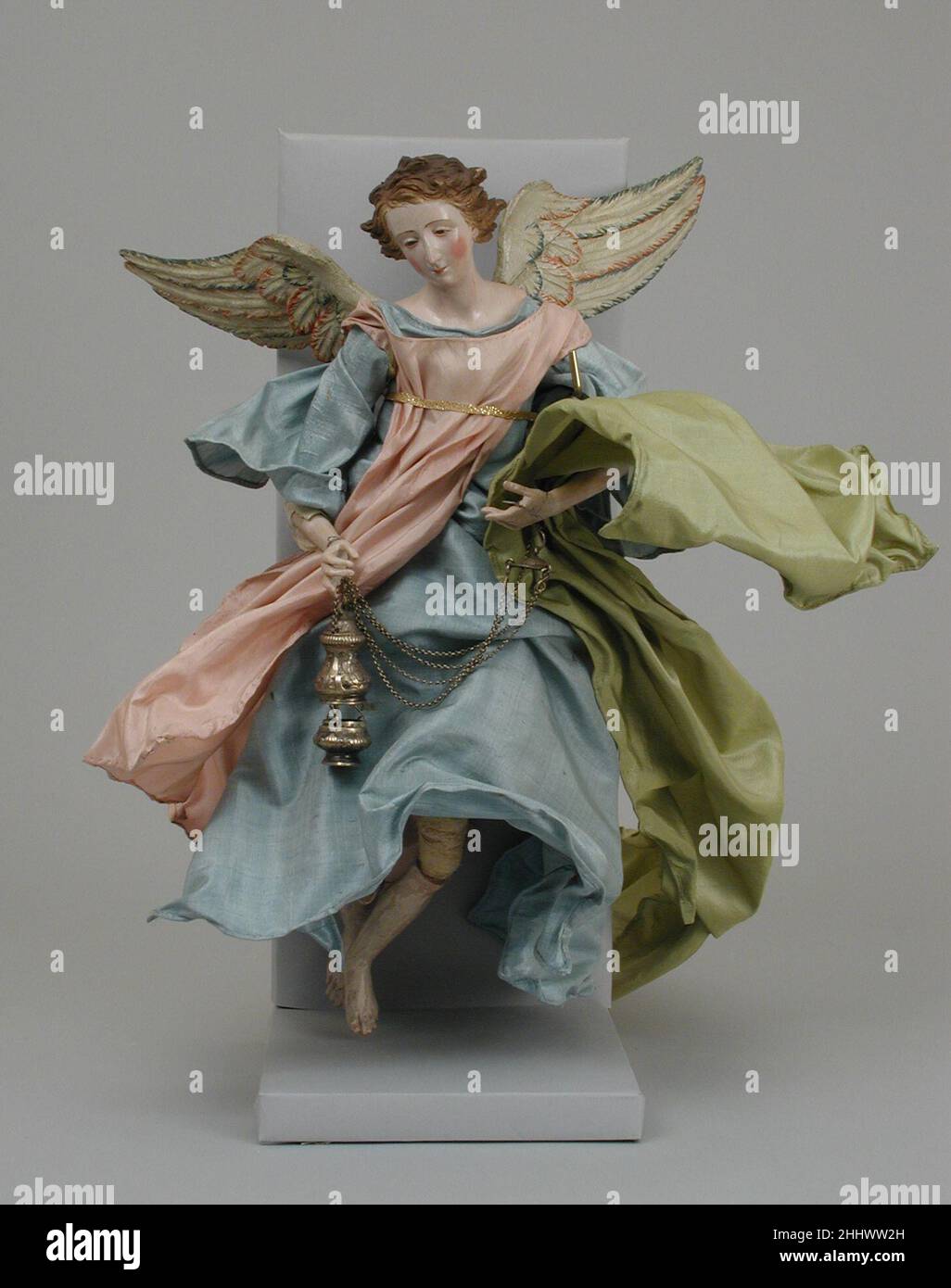 Engel zweite Hälfte 18th Jahrhundert Italienisch, Neapel im Jahr 1964 überreichte Loretta Hines Howard dem Museum großzügig über 140 neapolitanische crèche Figuren aus der zweiten Hälfte des achtzehnten Jahrhunderts. Das vielfältige Sortiment umfasst Figuren aus den drei traditionellen Szenen eines kompletten neapolitanischen Presepios: Die Geburt Christi mit Engeln, Hirten und Schafen; die Prozession der drei Könige mit ihrem bunten Gefolge von Begleitern; Und die abwechslungsreiche und schwule Menge von Land- und Stadtmenschen, die die Taverne oder Herberge von Bethlehem drängen – das von St. Luke erwähnte Diversorium, das in der Heiligen Nacht dort war Stockfoto