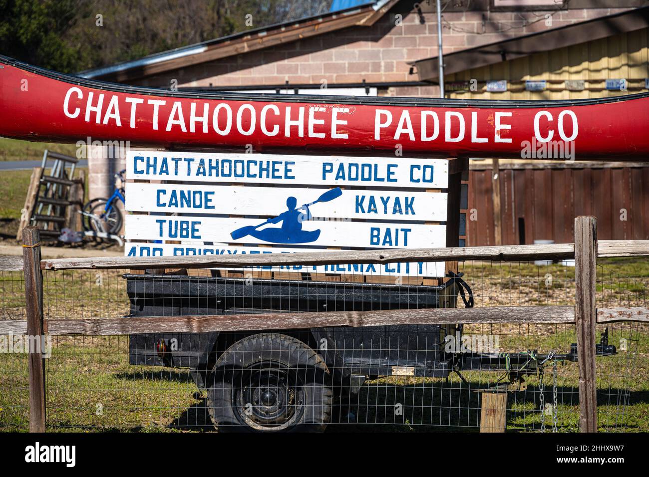 Chattahoochee Paddle Company, ein Kanu- und Kajakverleih entlang des Chattahoochee River in Phenix City, Alabama. (USA) Stockfoto
