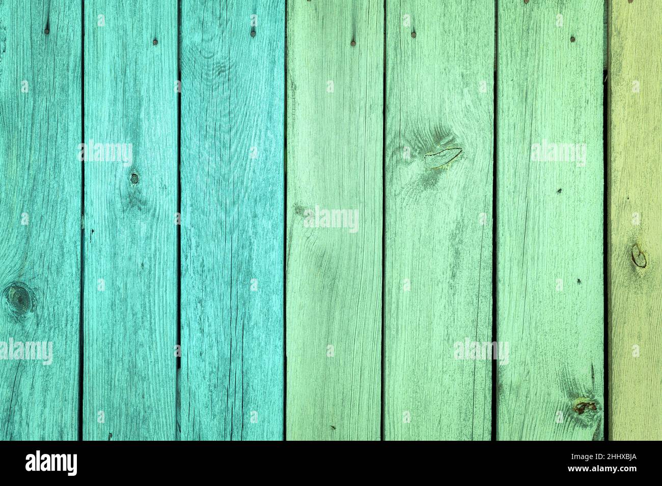 Mehrfarbiger blauer, grüner und gelber Holzkachelhintergrund Stockfoto