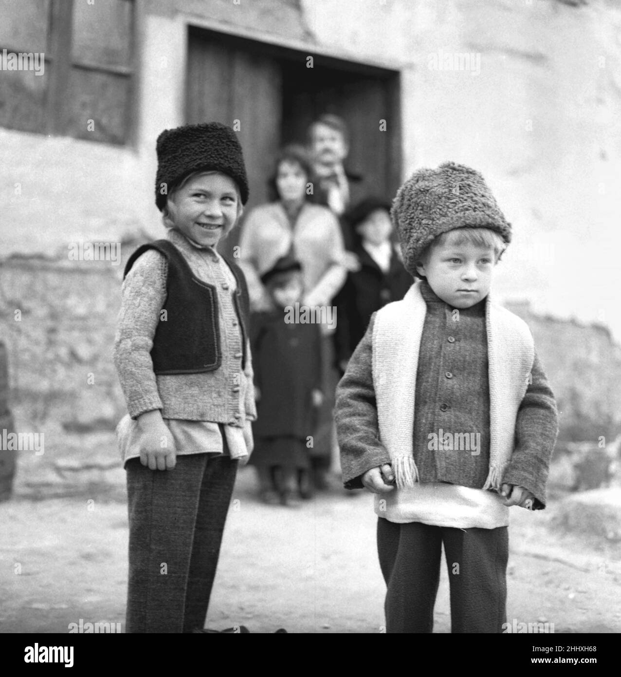 Kinder auf dem Lande in Rumänien während der kommunistischen Periode, ca. 1980 Stockfoto