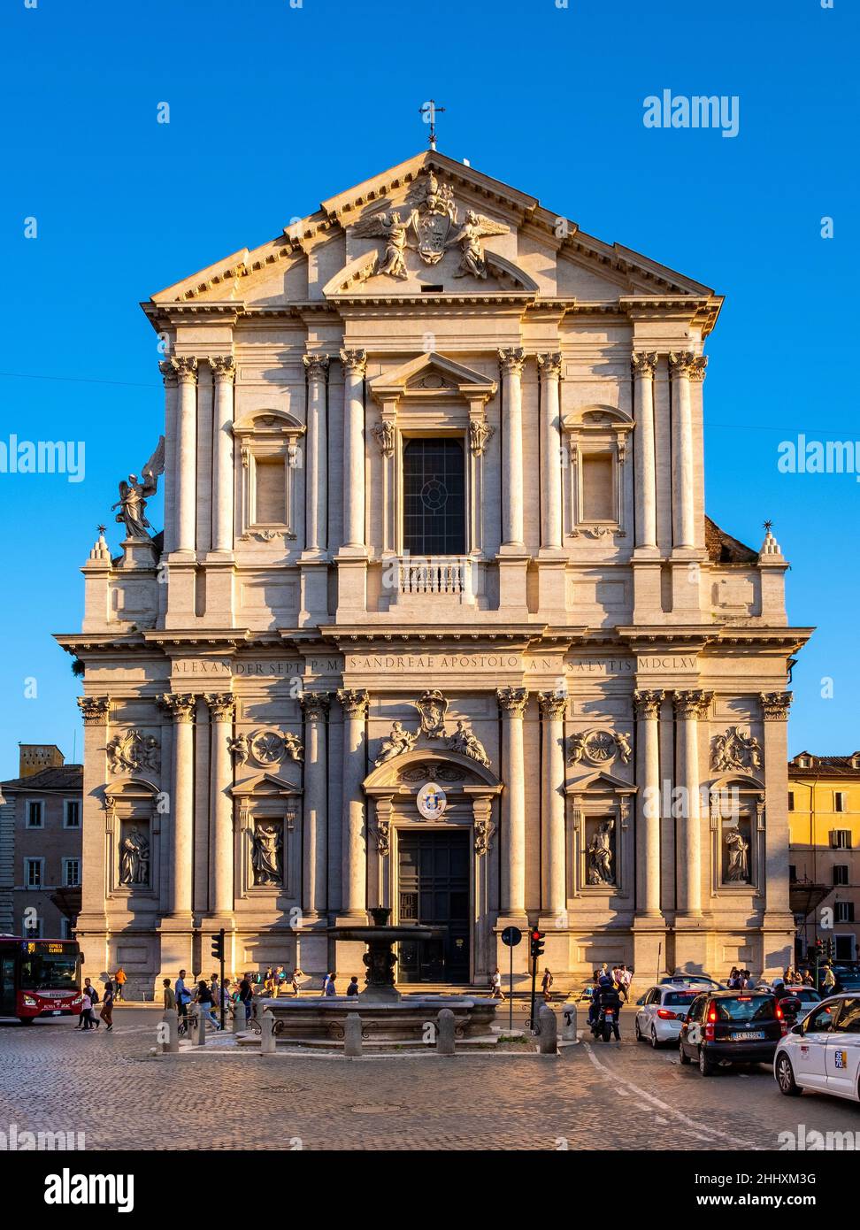 Rom, Italien - 25. Mai 2018: Sant'Andrea della Valle Basilika von Theatines an der Corso Vittorio Emanuele Straße im historischen Stadtzentrum von Rom Stockfoto