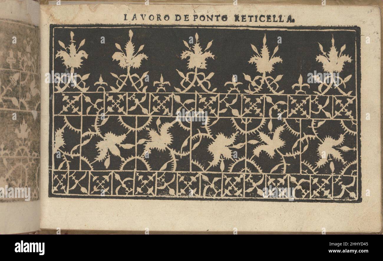 Studio delle virtuose Dame, Seite 23 (recto) 1597 Isabella Catanea Parasole Italienisch gestaltet von Isabella Catanea Parasole, Italienisch, ca. 1575-ca. 1625, herausgegeben von Antonio Fachetti, Rom. Von oben nach unten und von links nach rechts:Design bestehend aus 4 horizontalen Registern. Das erste Register ist mit einem wellenförmigen Blumenstrauß geschmückt. Das zweite Register ist mit Quadraten verziert, die mit einem abwechselnden Muster aus „X“- und Blumenmotiven verziert sind. Das dritte Register ist mit Quadraten verziert, die mit einem Muster aus dornigen Blumen verziert sind. Das vierte Register ist mit dem gleichen Muster wie das zweite Register verziert Stockfoto