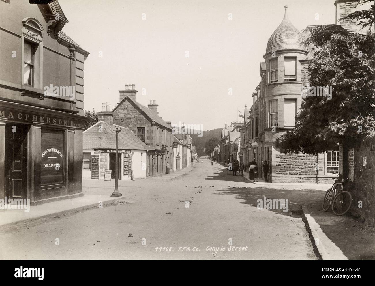 Vintage-Fotografie, Ende 19th, Anfang 20th. Jahrhundert, Ansicht der Drummond Street, Comrie, Schottland Stockfoto