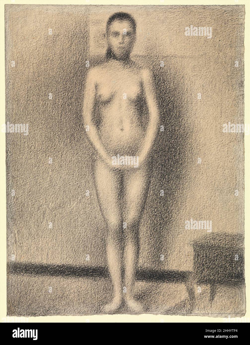 Studie für „Poseuses“ 1886-87 Georges Seurat Französisch Diese poetische Zeichnung zeugt von Seurats Beherrschung von Conté Crayon, einem Medium, das ihm reiche samtige Texturen und sanft verschwommene Konturen ermöglichte, für die er bekannt wurde. Die steife, fast unbeholfene Pose des Modells identifiziert die Zeichnung eindeutig als vorbereitende Studie für eine Figur in Seurats berühmtem Gemälde The Models oder Poseuses (Barnes Foundation, Philadelphia). Nach Seurats Tod blieb diese gerahmte Zeichnung in der Sammlung seines Künstlerfreundes Maximilian Luce, der sie als Stillleben-Element in einem Porträt verwendete Stockfoto