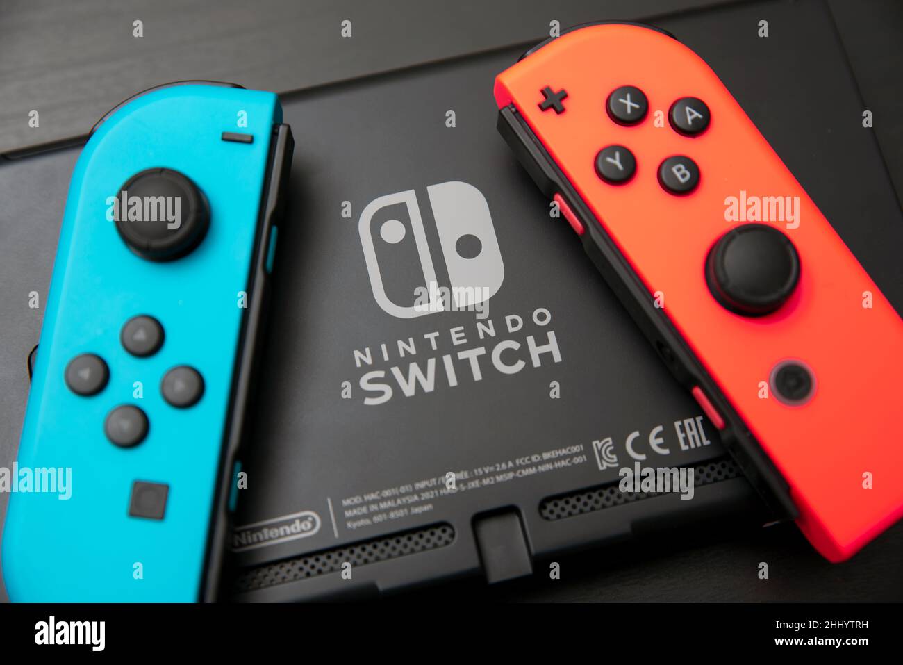 Breslau, Polen - 22. JANUAR 2022: Nintendo Switch - beliebtes mobiles  Konsolengerät von Nintendo Stockfotografie - Alamy