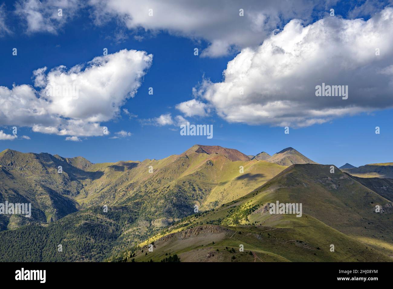 Das Tor-Tal und der Cabús-Pass, von Pic de la Basera aus gesehen, im Naturpark Alt Pirineu (Andorra - Katalonien, Spanien, Pyrenäen) Stockfoto