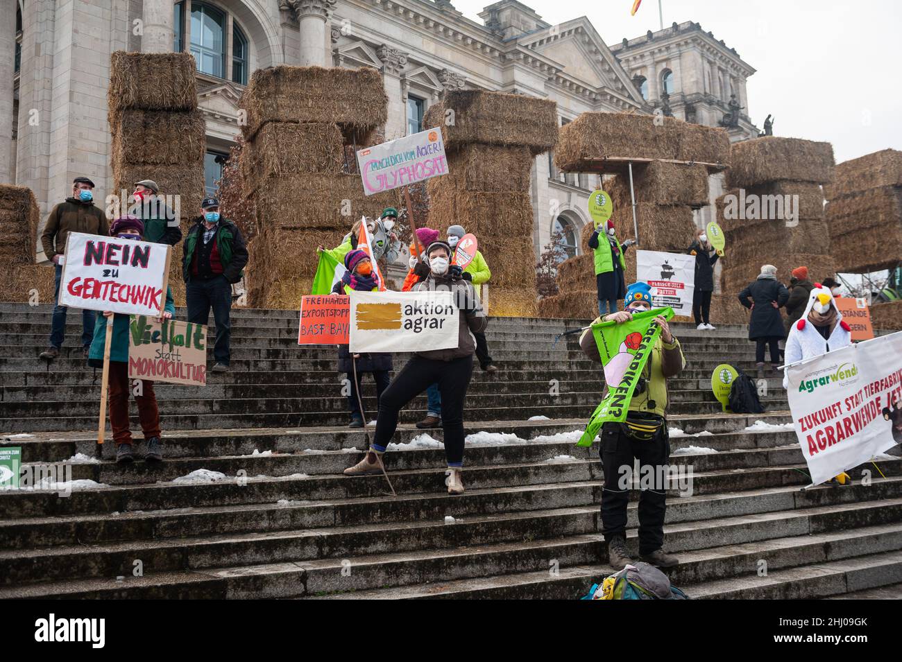 22.01.2022, Berlin, Deutschland, Europa - Protest unter dem Motto 'Agrarwende Jetzt!' (Agrarreform Now) der Allianz 'Wir haben es satt'. Stockfoto