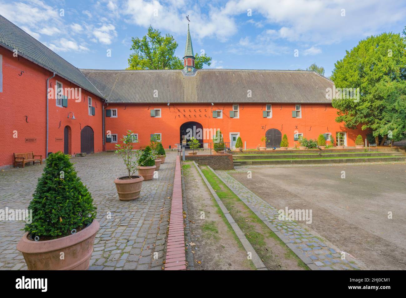Schloss Rheydt - Blick auf äußere Bailey, Deutschland, Mönchengladbach 01.09.2017 Stockfoto