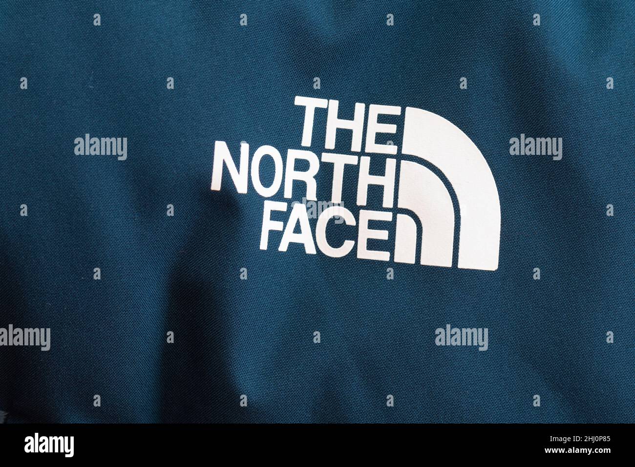 Das North Face Logo auf der Outdoorjacke Stockfoto