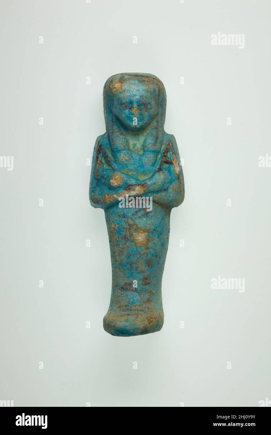 Arbeiter-Shabti von Henettawy (C), Tochter von Isetemkheb ca. 990–970 v. Chr. Dritte Zwischenperiode Siehe 25,3.19.. Arbeiter shabti von Henettawy (C), Tochter von Isetemkheb. Ca. 990–970 V. CHR. Fayence. Dritte Zwischenperiode. Aus Ägypten, Oberägypten, Theben, Deir el-Bahri, Grab MMA 60, Kammer B, Begräbnis von Henettawy C (4), MMA-Ausgrabungen, 1923–24. Dynastie 21 Stockfoto