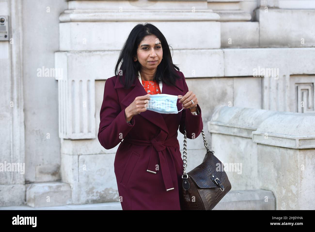 London, Großbritannien. 26th Januar 2022. Suella Braverman Attorney General for England and Wales in Westminster Credit: MARTIN DALTON/Alamy Live News Stockfoto