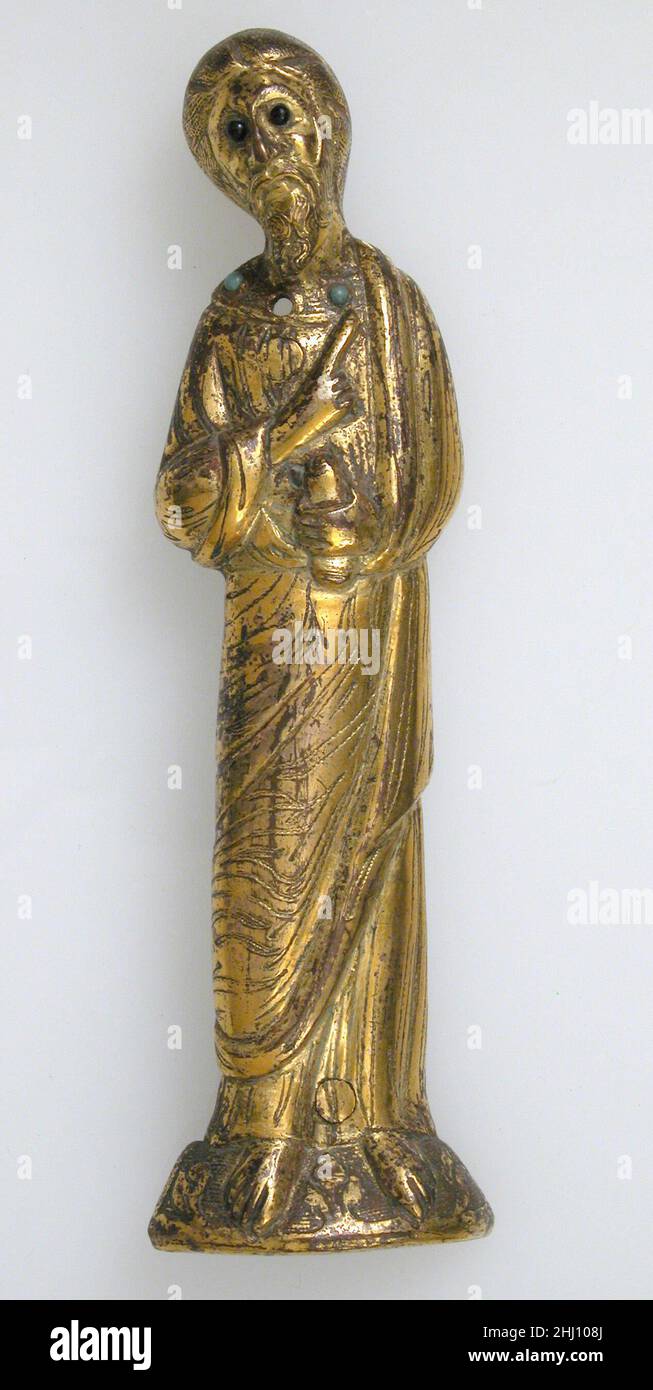 Applikation Abbildung ca. 1220–40 Französisch. Appliqué Abbildung 464651 Französisch, Appliqu? Abbildung, ca. 1220?40, Kupfer: Repouss?, gejagt, graviert, geschabt, Gestipelt, vergoldet; blauschwarze und türkisfarbene Glasperlen, insgesamt: 6 5/8 x 1 15/16 x 7/8in. (16,8 x 4,9 x 2,3cm). Das Metropolitan Museum of Art, New York. Schenkung von J. Pierpont Morgan, 1917 (17.190.789) Stockfoto